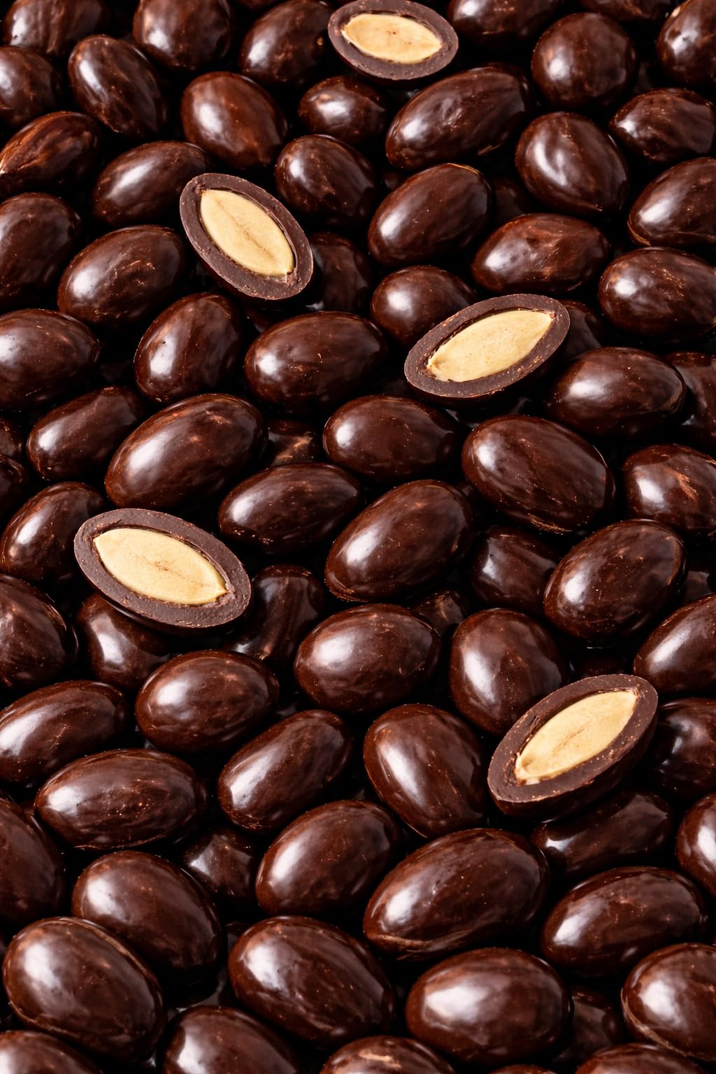 Reynaud - Coeur d'amande au chocolat noir, boite 1 Kg, croquante, intense et gourmande. Boite idéal pour offrir ou déguster. Evènements : mariage, baptème communions
