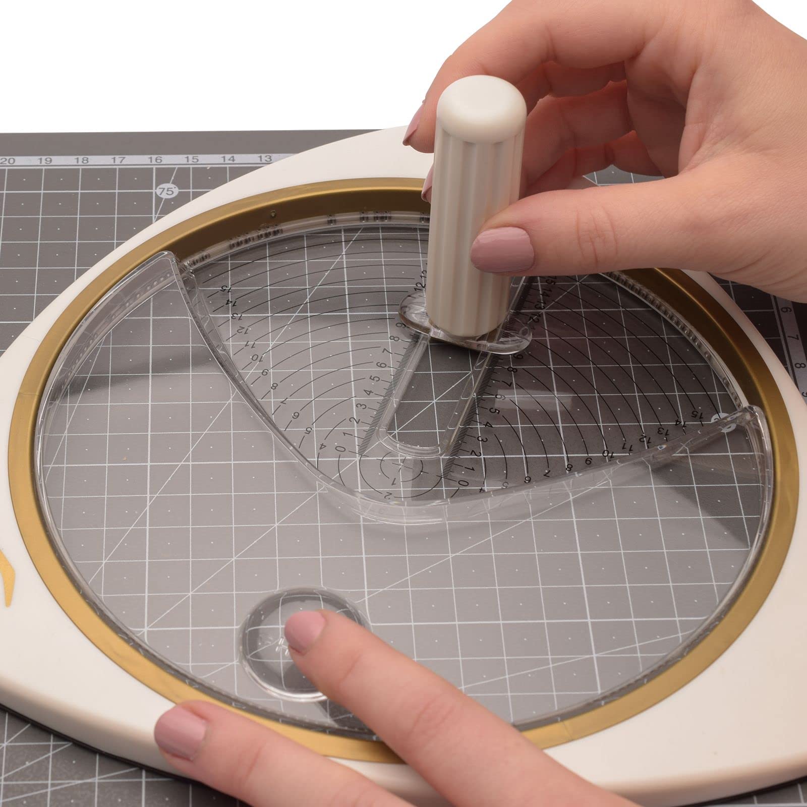 Vaessen Creative Kreisschneider mit Selbstklebende Schneidematte 24 x 24 cm – Papierschneidemaschine und Bastel Zubehör für Ausschneiden von Kreisen Ø2,5 – Ø15 cm aus Tonkarton, Pappe und Schaumstoff