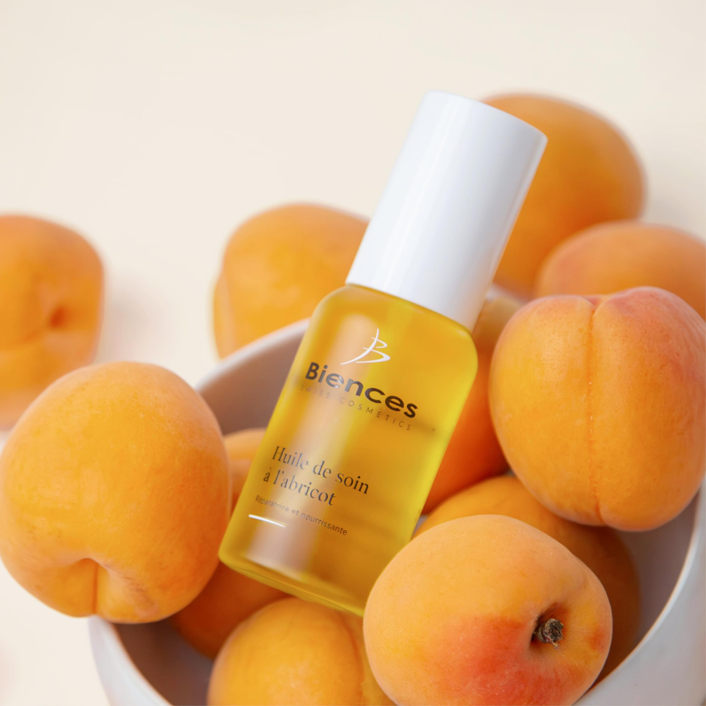 Swiss Cosmetics - Huile d'Abricot Visage et Corps en Spray Enrichie à la Vitamine E - 100/100 Yuka & Naturelle à 99,60% - Adaptée Pour Toute la Famille - Vegan et 100% Suisse - 50ml