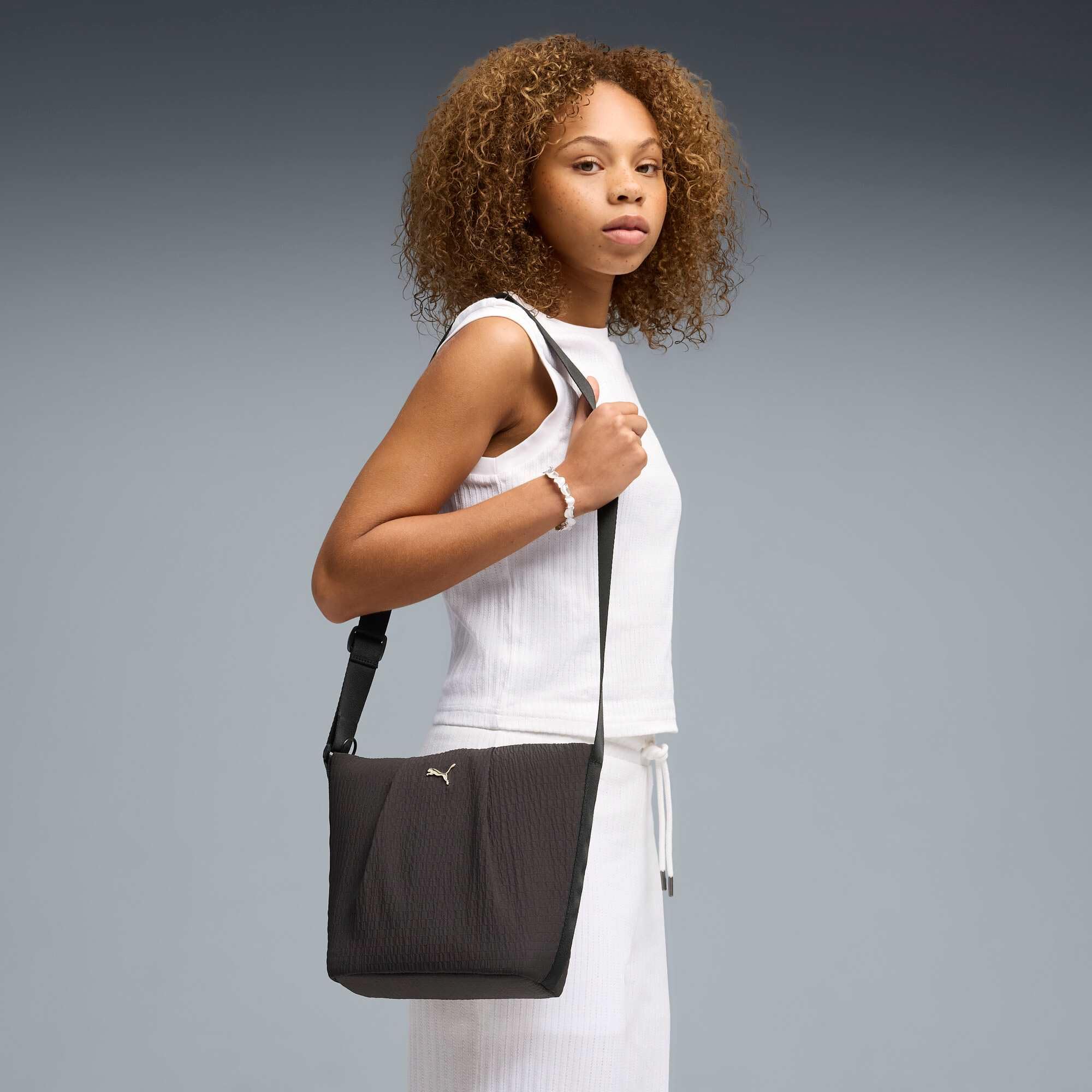 PUMA Damen UP 4 l Bucket-Bag mit Reißverschluss OneSize, Black
