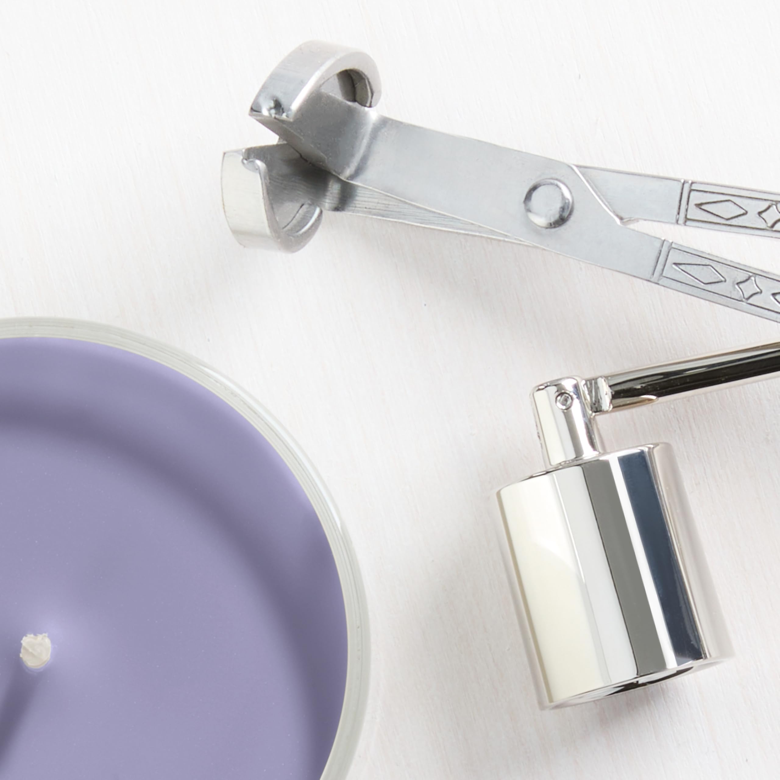 Yankee Candle Large Jar Scented Candle with up to 150 Hour Burn Time, Premium Plant Wax Blend for Consistent Burn, 22 oz Jar Candle with Room Filling Fragrance, Lavender Vanilla