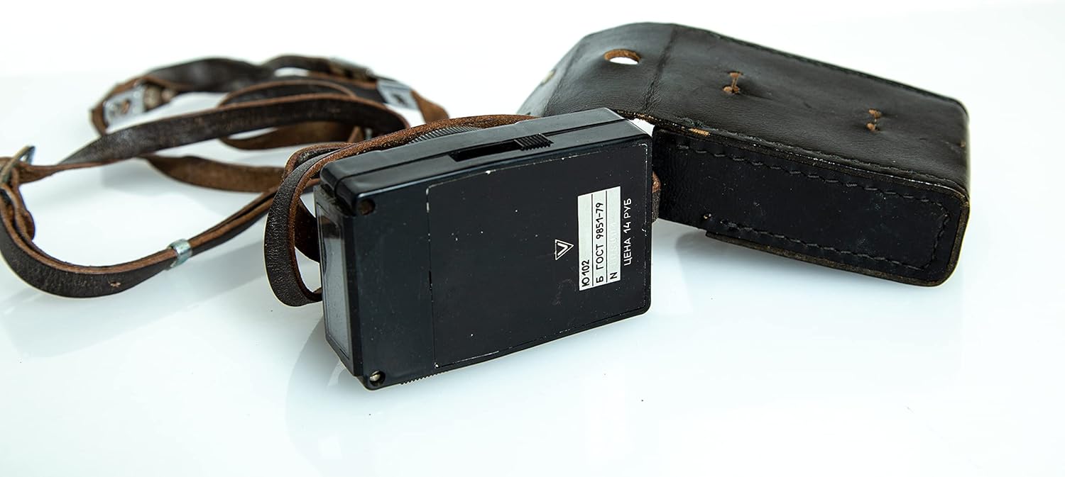 Vintage photoexposure Meter Leningrad Soviet Light Meter in Leather Box case