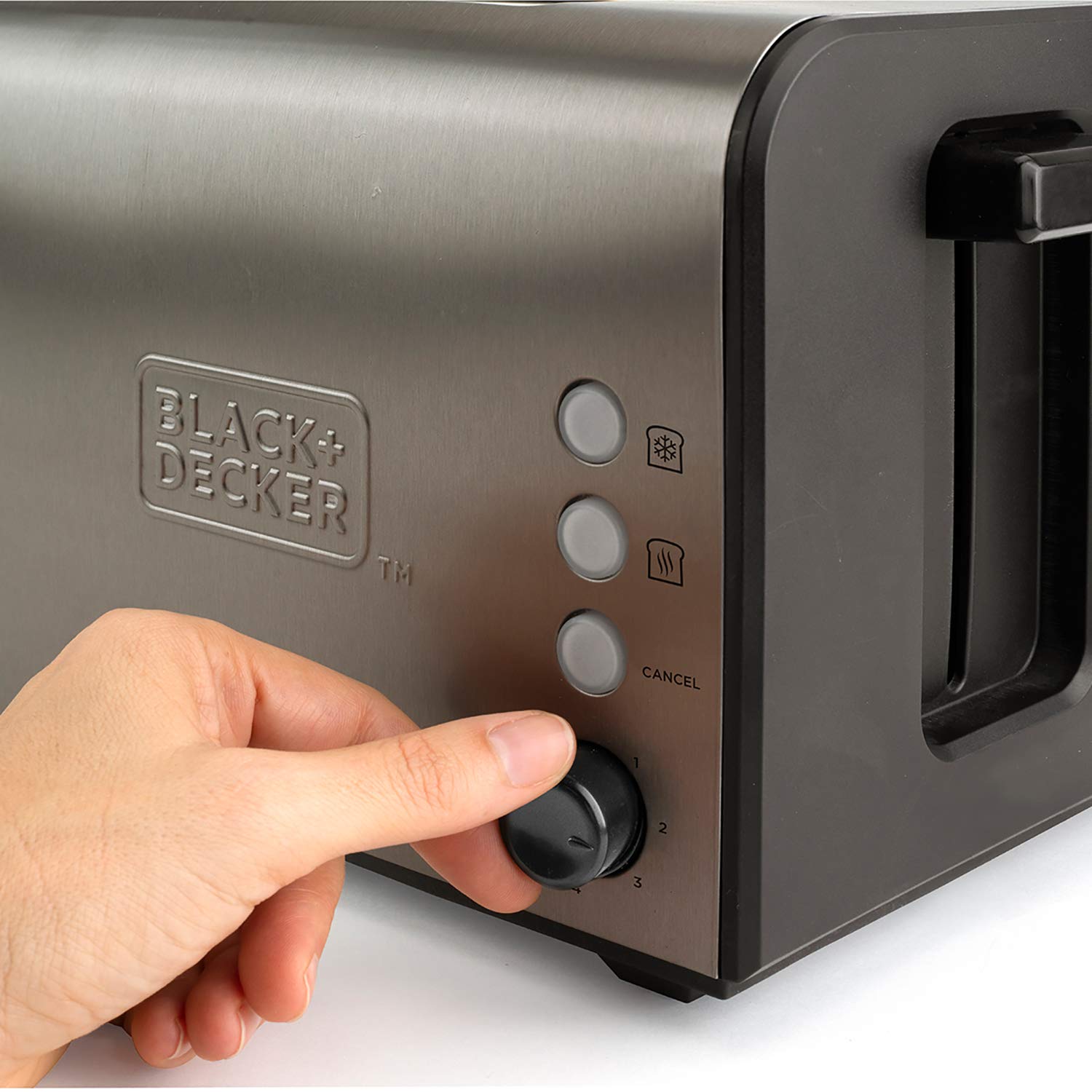 BLACK+DECKER BXTO900E - Tostapane in acciaio inox 900W con 2 slot extra large 42x137mm. 7 livelli di tostatura. Sistema autocentrante. Funzioni: Stop, Riscalda e Scongela