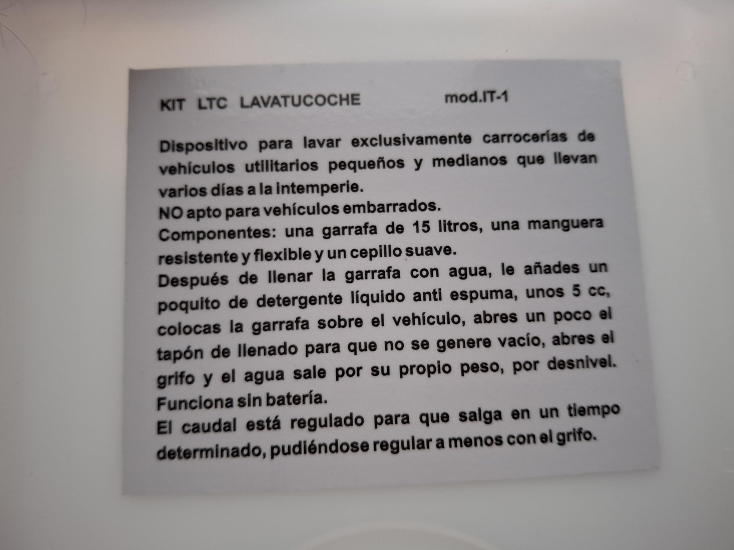 Kit de Limpieza de Vehículos L.T.C LAVATUCOCHE con Cepillo, Manguera y Bidón para Lavar la carrocería de Vehículos Pequeños y Medianos