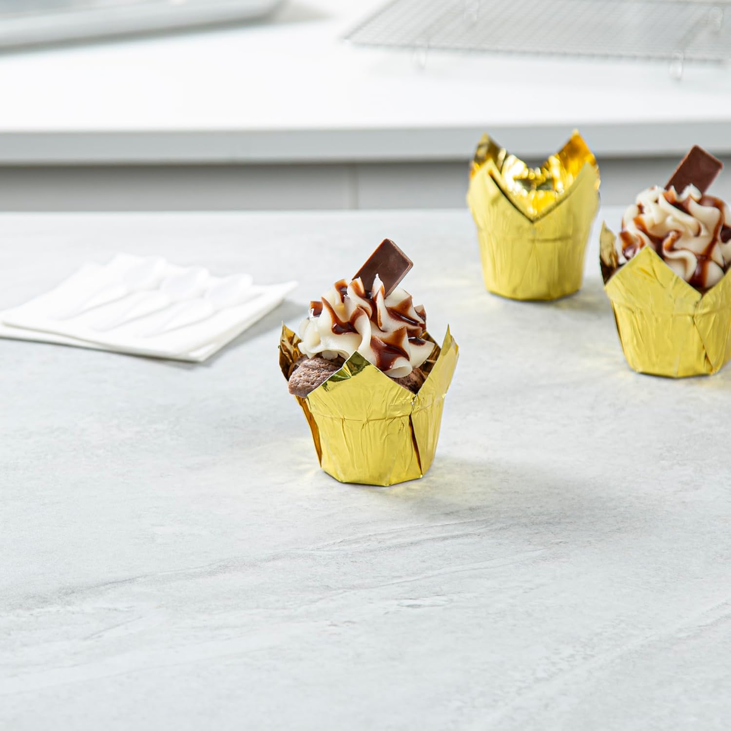 Restaurantware 4 Ounce Petal Baking Cups 200 Grease Resistant Tulip Cupcake Wrappers - Tulip Shaped Oven Safe Gold Paper Disposable Cupcake Liners For Parties and Weddings Mini