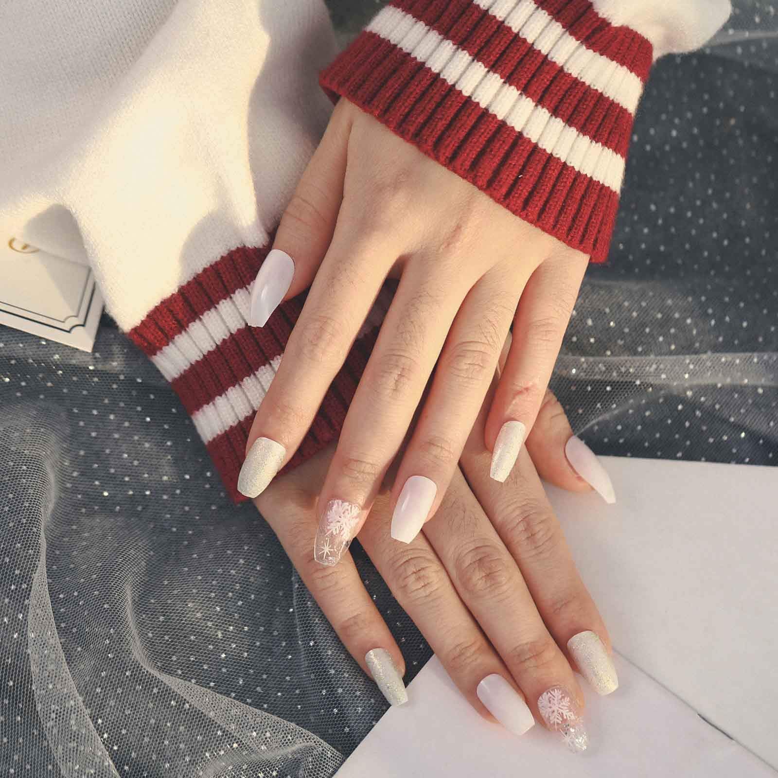 Ballerina Lucida Premere sulle Unghie Fiocco di Neve Bianco Bara Unghie finte Unghie finte Moda Acrilico Artificiale Copertura Completa Unghie finte per Donne e Ragazze (24 Pezzi)