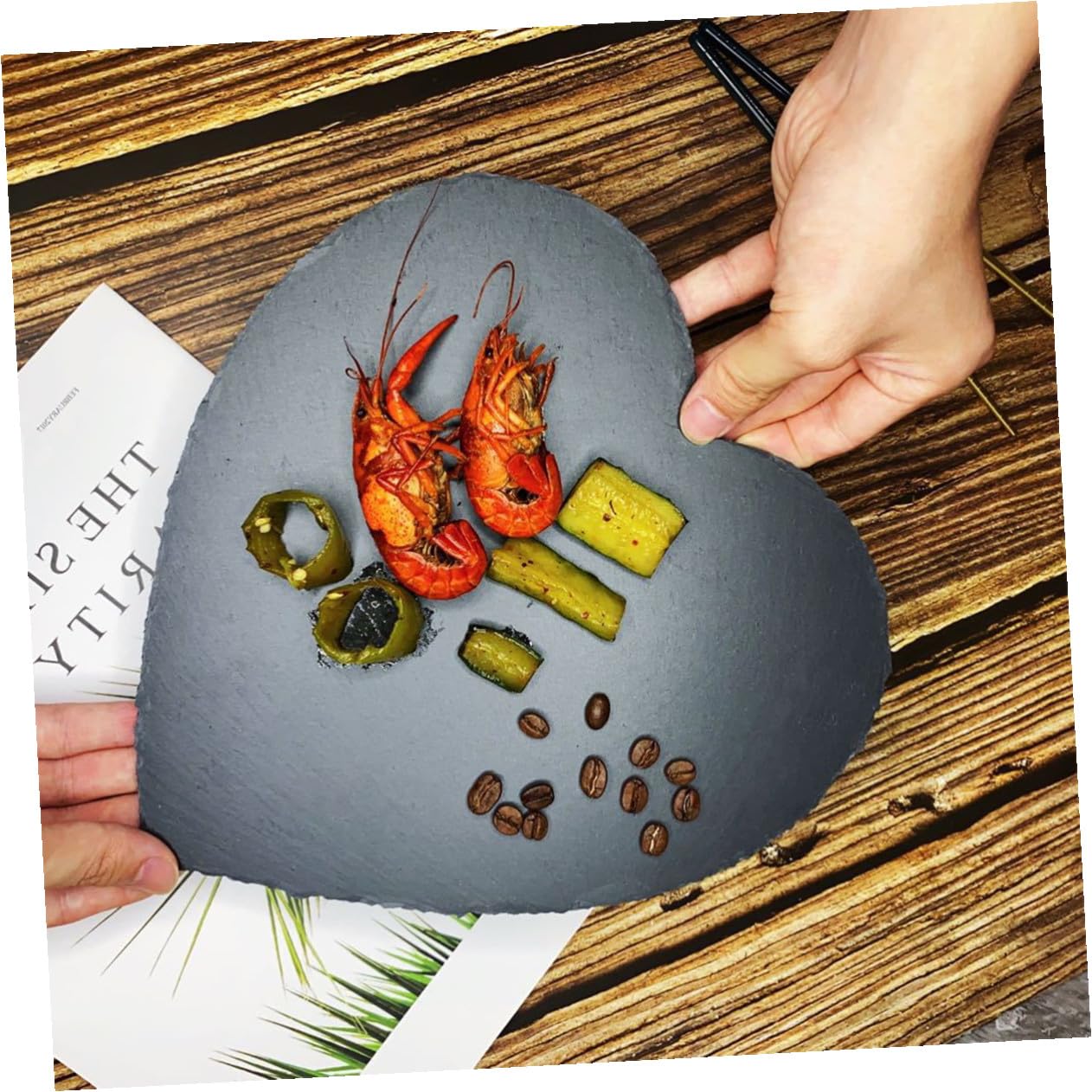Gatuida Plato en Forma de Corazón de Piedra Natural Negro 25x25 Cm, Bandeja para Charcutería y Quesos, Tabla para Servir Carnes y Aperitivos, Adecuado para Cocina y Entretenimiento