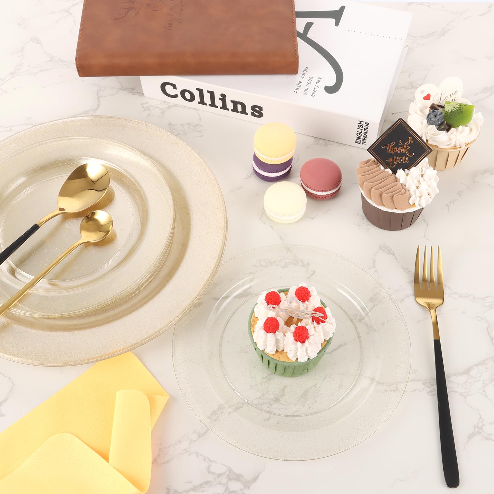 AKOLAFE 40 Pièces Assiettes de fête 19cm et 25,5 cm Assiette Noel Réutilisable Assiettes en Plastique Transparent avec Bordure Dorée Assiettes à Dessert pour Anniversaire, Mariage, Noël, Fêtes