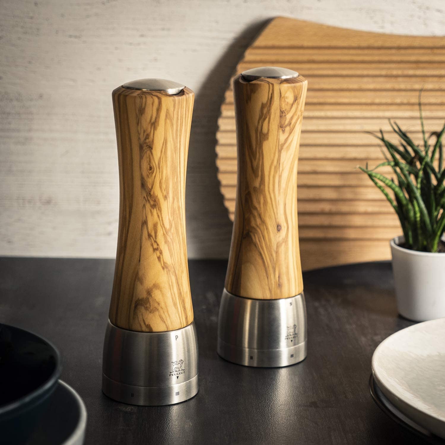 PEUGEOT - Salzmühle Madras u‘Select 16 cm -6 voreingestellte Mahlgrade - Innovatives Zirlion-Mahlwerk für pulverfeines Salz - Aus PEFC-zertifiziertem Olivenholz und Edelstahl - Französisches Know-how