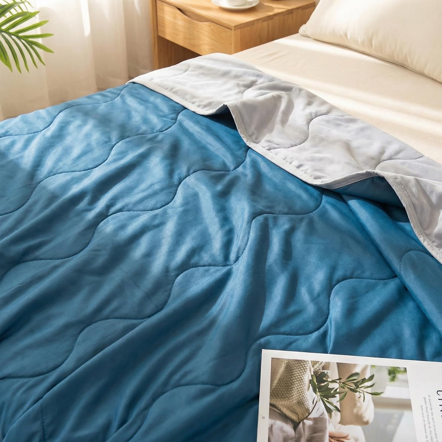 Blue Ice Cooling Comforter Queen 90x102, Ice Cooling Blanket for Hot Sleepers, Lightweight Summer Comforter, Cooling Quilt, Soft Bedding