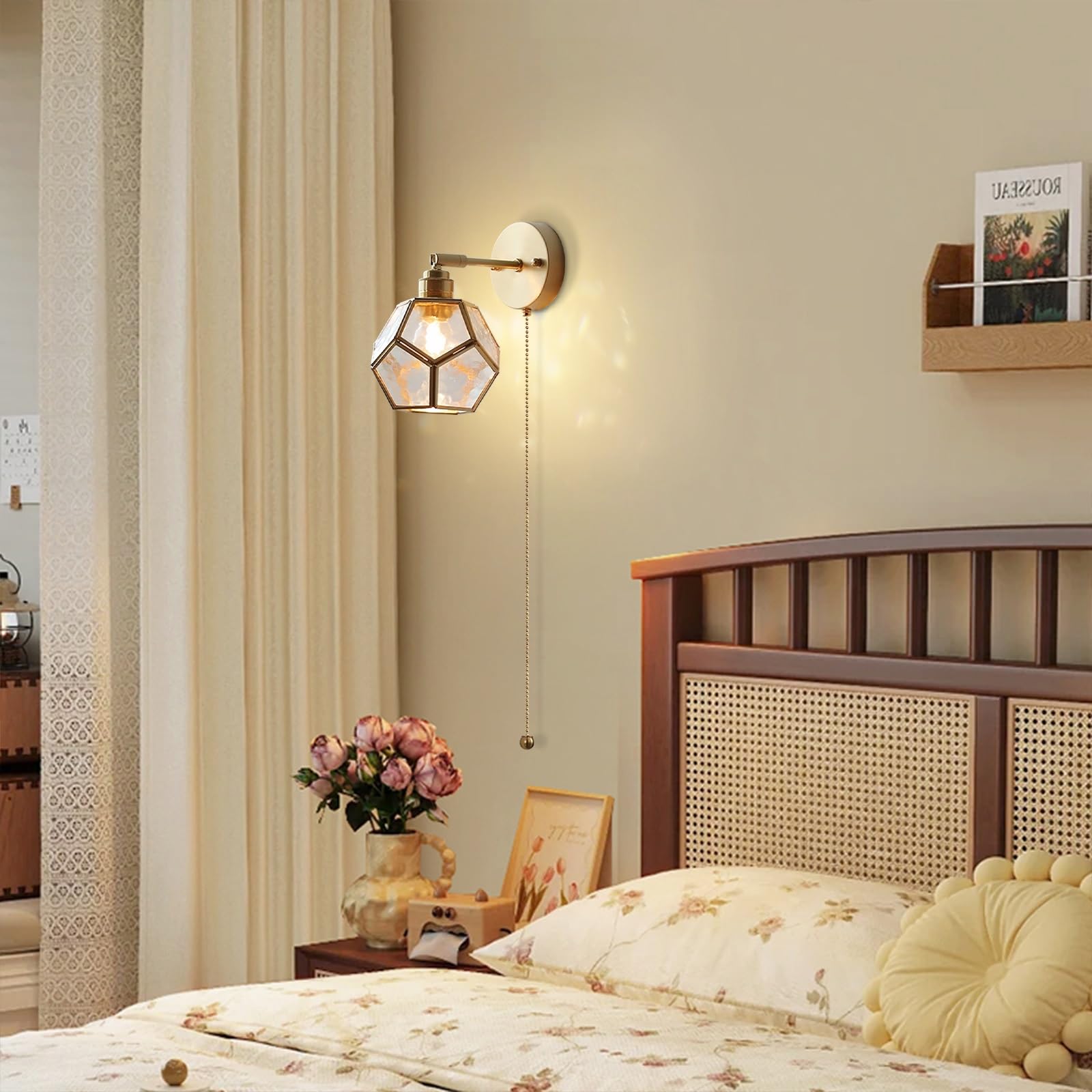 Kinkiet ścienny z przewodowym oświetleniem, mosiężna lampa ścienna w stylu vintage z włącznikiem pociąganym, złota lampa ścienna z geometrycznym szklanym kloszem(Water Ripple)
