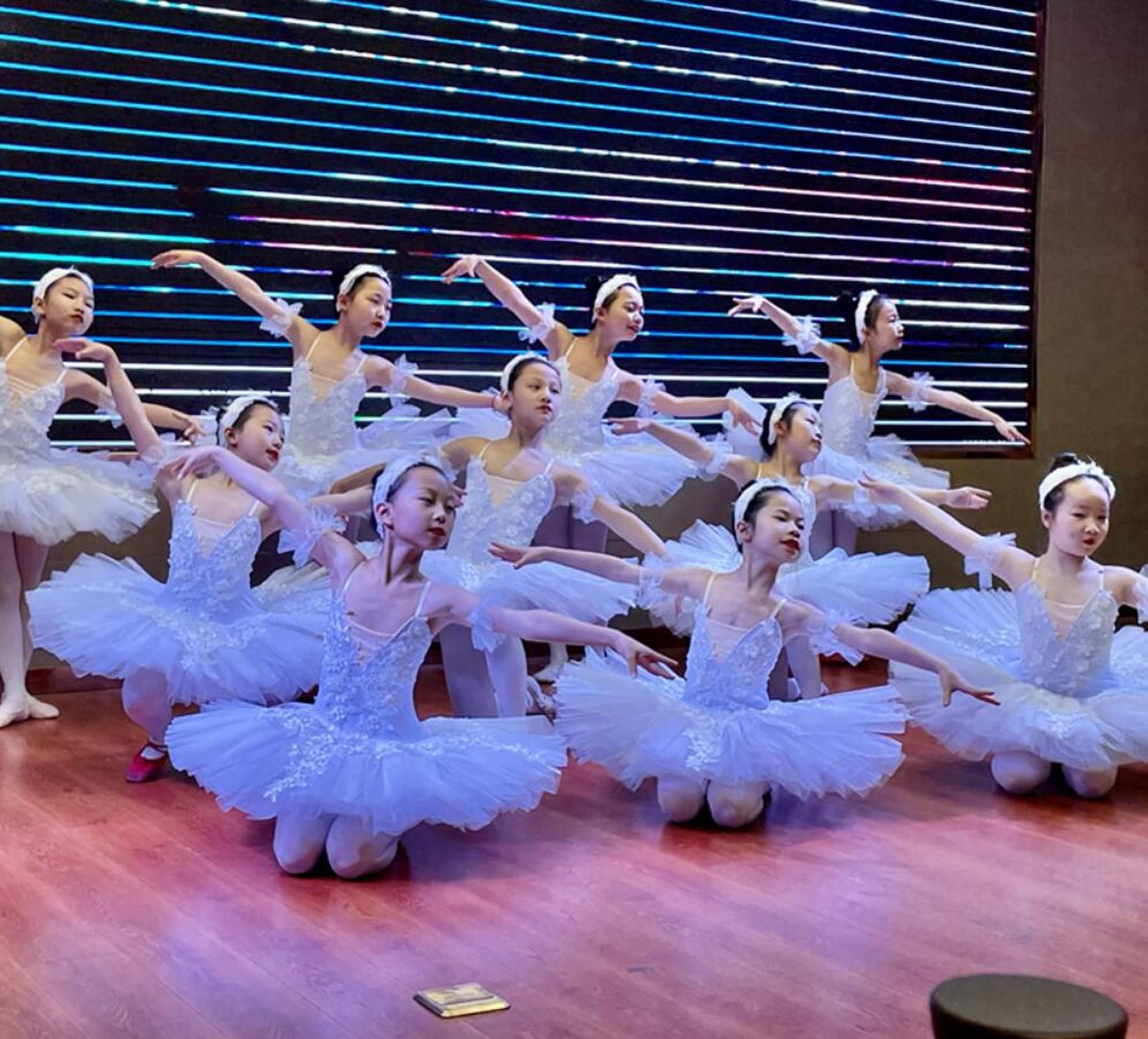 Biała Cekinowa Tutu Baletowa dla Dziewczynki Strój Sceniczny Strój Baletnicy do Tańca Jezioro Łabędzie Strój Konkursowy Strój do Ćwiczeń Tanecznych (A1331)