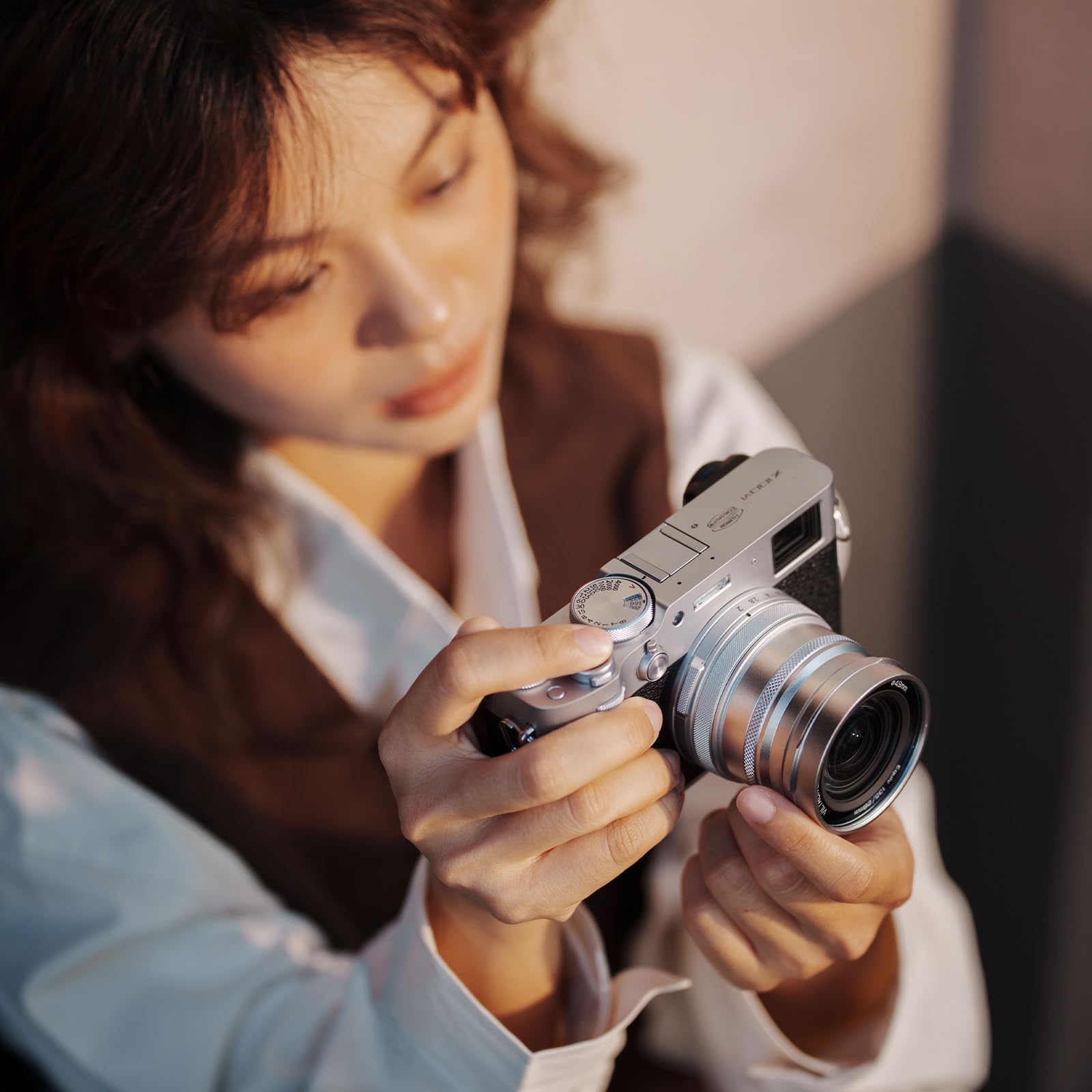VILTROX Lente convertidora gran angular para Fujifilm X100, extiende la X100 a una perspectiva clara de 19 mm, detección automática de longitud focal, construcción ligera (plata)