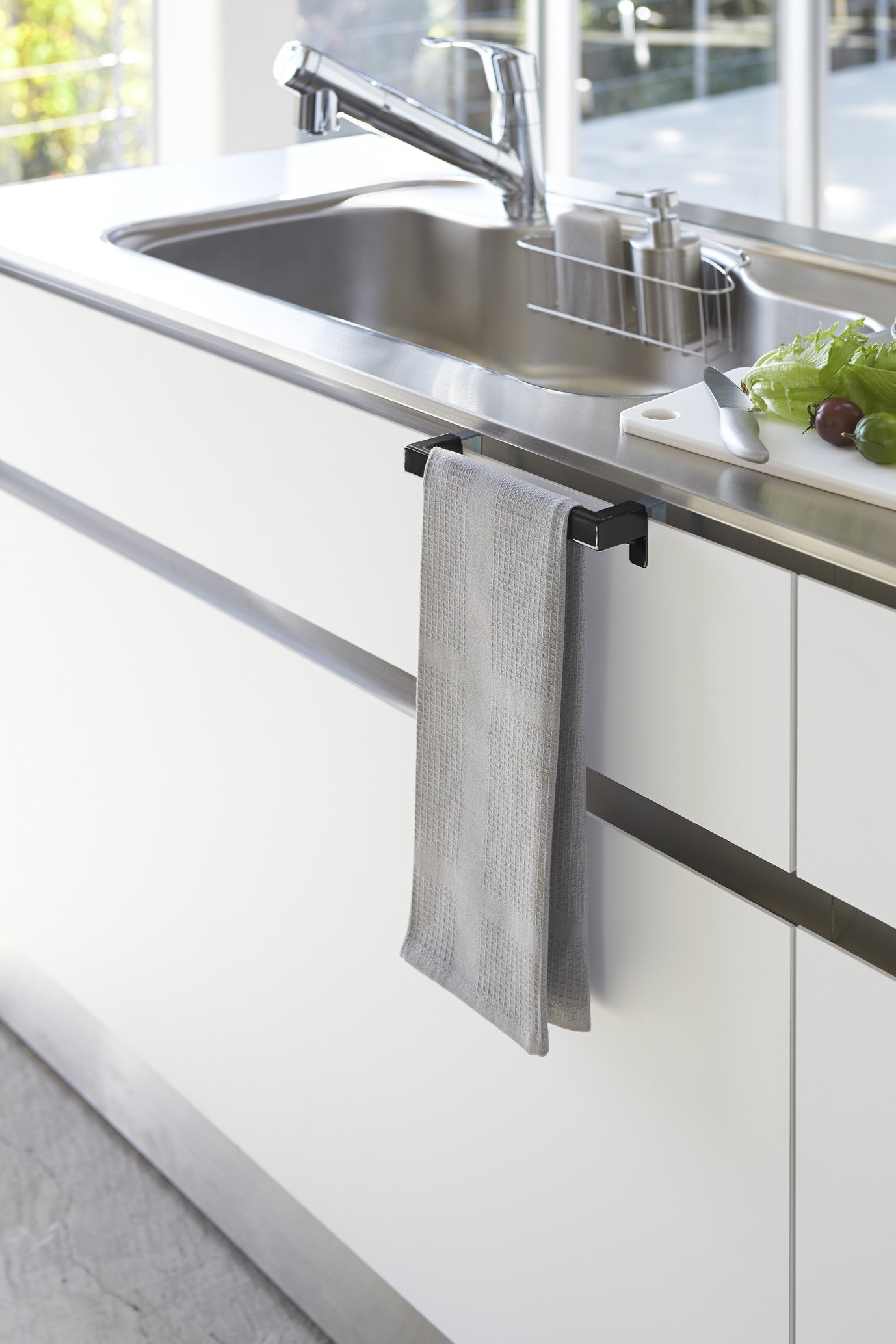 Yamazaki 2854 TOWER Towel Hanger, black, Steel, 19 x 67 x 4 cm