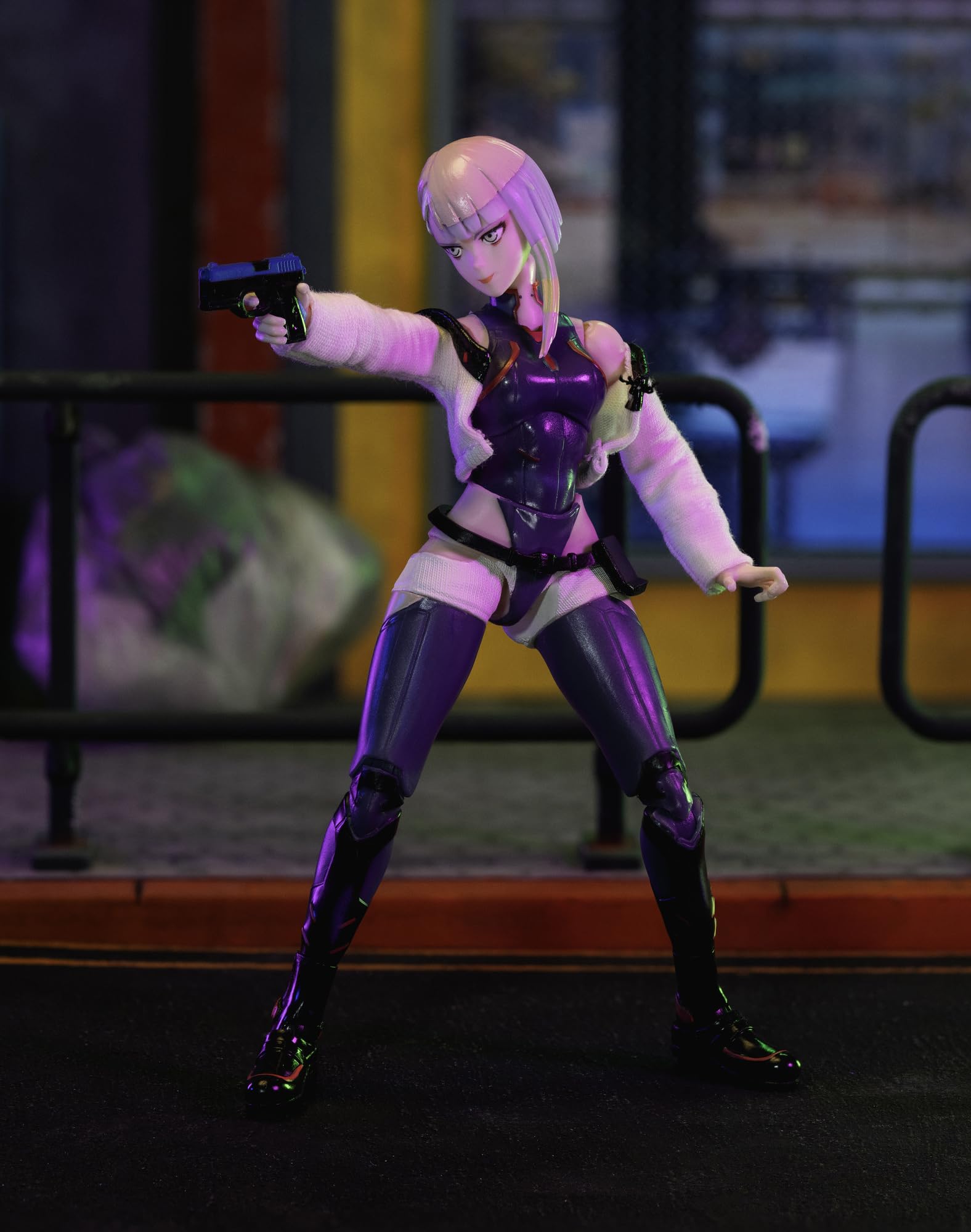 Jada Toys Cyberpunk Edgerunner figurka Lucy (14 cm) – ruchoma figurka kolekcjonerska i akcji z alternatywną głową, rękami i akcesoriami, dla fanów i kolekcjonerów od 15 lat