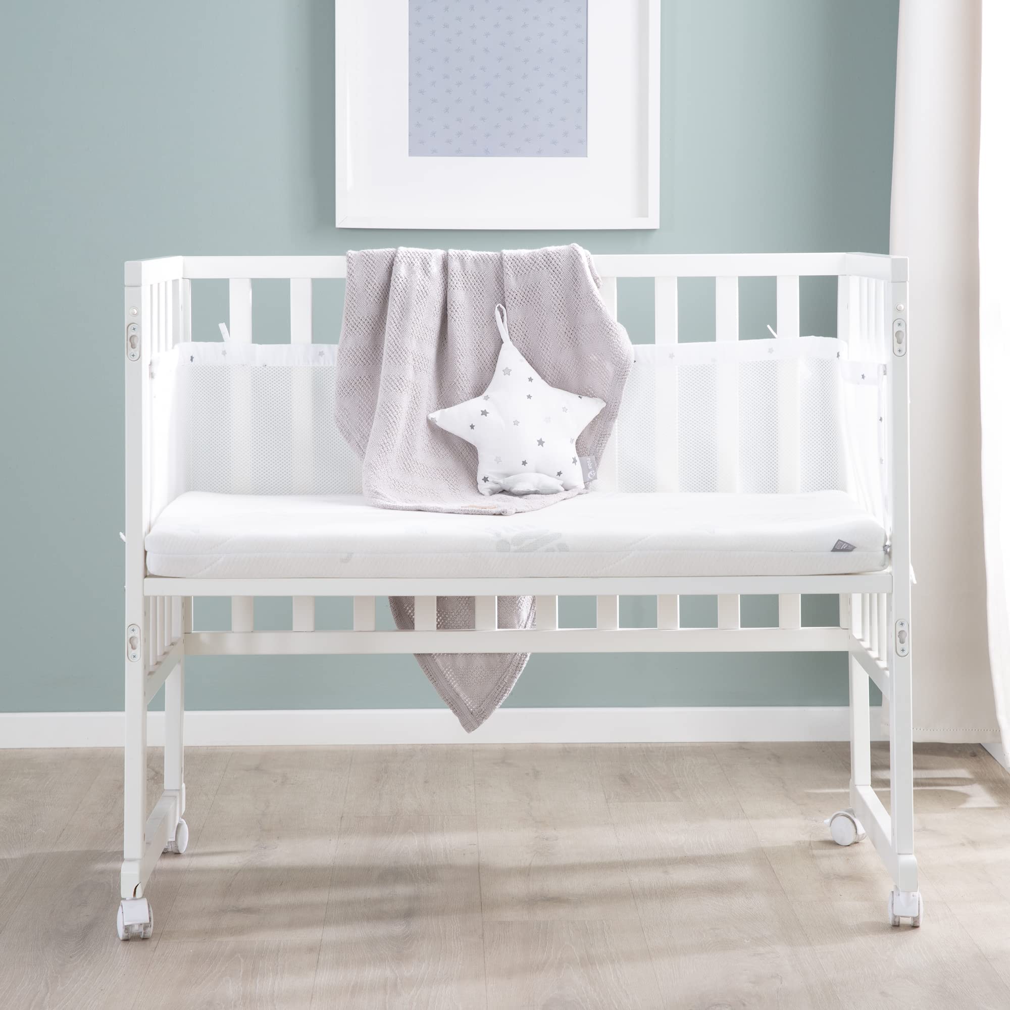 roba Lit Cododo 45 x 90 cm safe asleep® 3 en 1 - Hauteur Réglable - Berceau + Matelas + Barrière en Toile + Bordure en Maille + 4 Roulettes à Freins - Ensemble de Lit Bébé - Bois Blanc