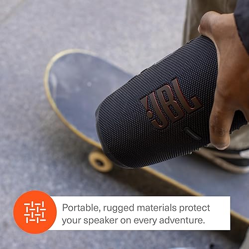 Miniatura 7 de JBL Charge 5 - Paquete de altavoz portátil Bluetooth inalámbrico e impermeable con divvi!, funda rígida protectora, color negro
