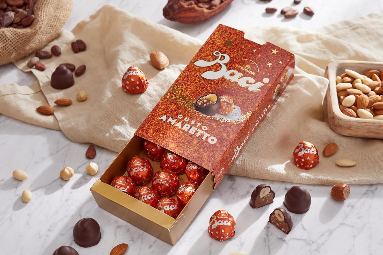 6x BACI PERUGINA Gusto Amaretto Dunkle Schokolade gefüllt mit Gianduia- und Amaretto-Keks Geschmack,150g Box + Italian Gourmet Polpa di Pomodoro 400g Dose