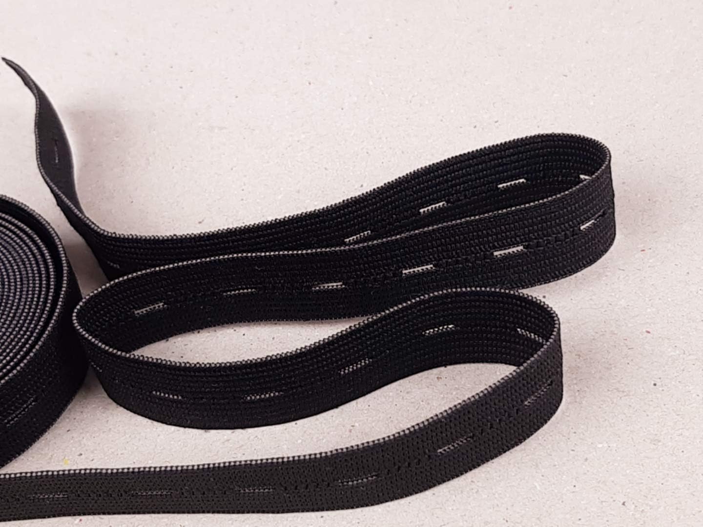 Buttonhole Elastic Band 3/4 Inch x 3 Yards (2.7 Meter) with 15 mm Resin Buttons x 5 Pcs Spool Expanded Adjustable for Clothing Jean Pant Skirts Wigs Craft Sewing Elastic Garment (Black)