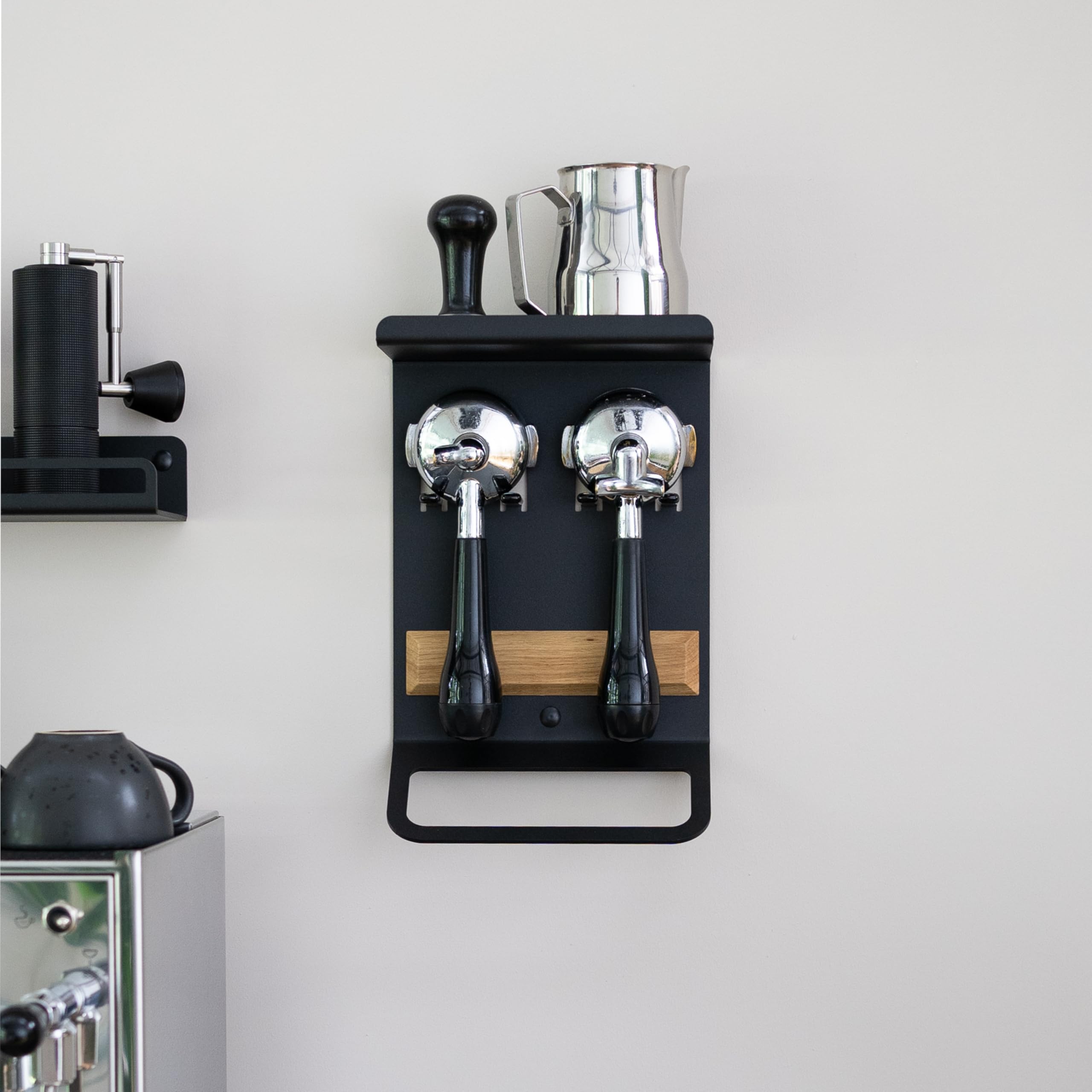 FLATE® Barista Rack Mini: Kompaktes Wandregal für Barista Zubehör mit Siebträgerhalter (Orange)