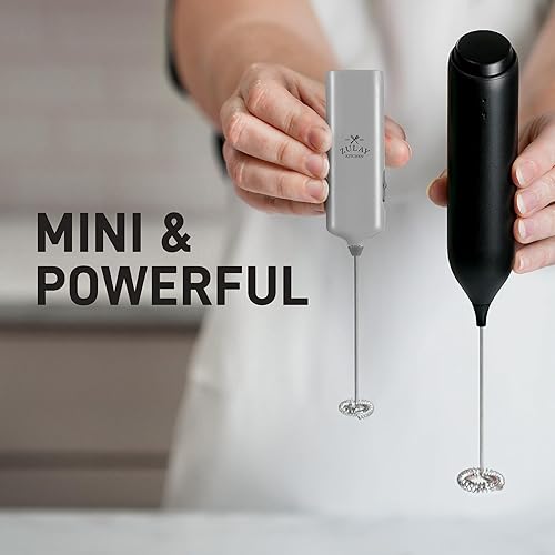 Miniatura 7 de Mini & Mighty - Espumador de leche - Potente espumador de café de mano, mezclador de bebidas a pilas, tamaño de bolsillo compacto, batidor