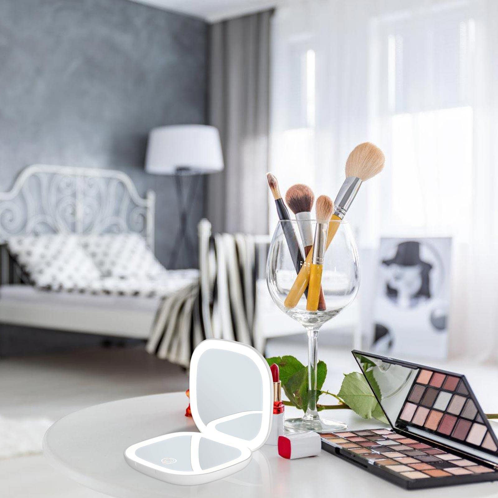 Aicharynic Specchio tascabile a LED con ingrandimento 1X/10X, specchio cosmetico specchio ingranditore con luce specchio viaggio con luce regolabile e luce LED a 2 lati pieghevole regalo per ragazze