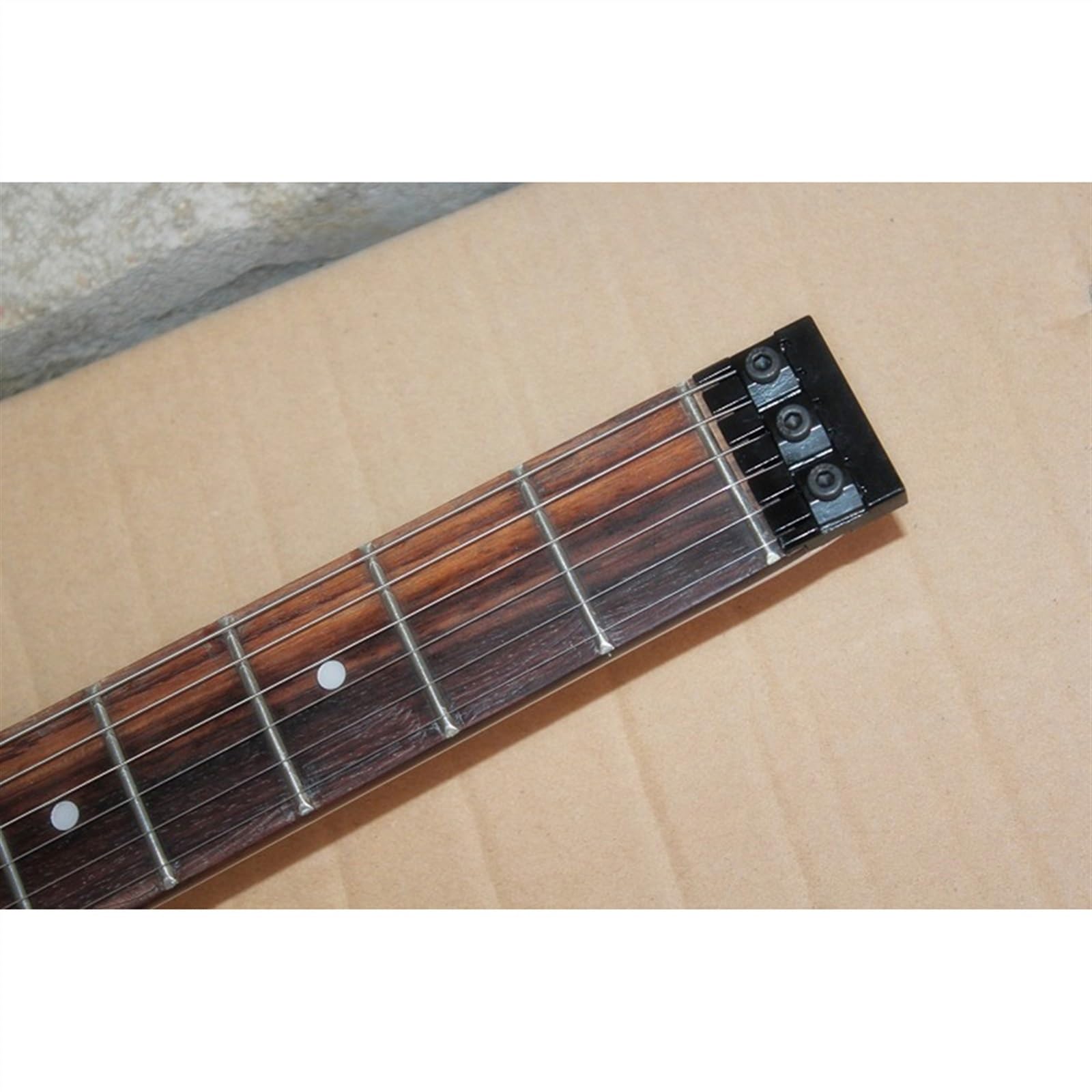 Biała Bezgłowa Gitara Elektryczna Z Przetwornikami SSH Palisandrowa Podstrunnica 24 Progi Początkujący Bezgłowy Gitara Elektryczna