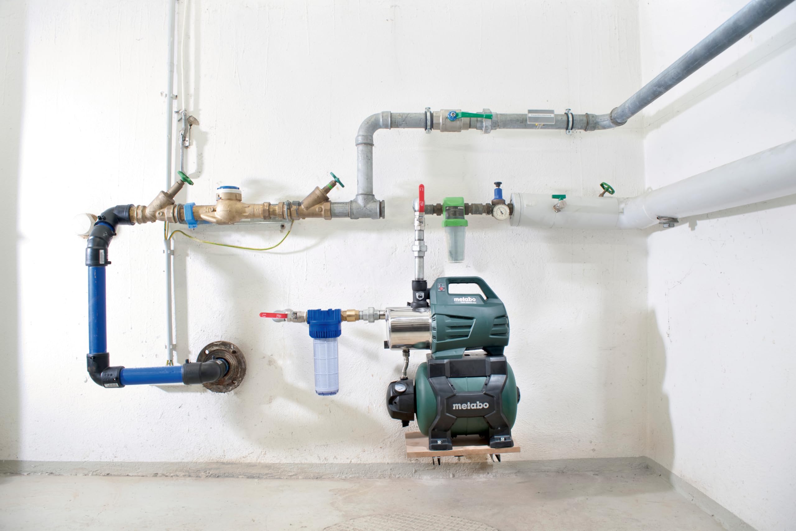 Metabo Hauswasserwerk HWW 6000/25 Inox – 600975000 – Nennaufnahmeleistung: 1300 W – Max. Fördermenge: 6000 l/h und max. Förderhöhe: 55 m – 500 x 307 x 600 mm