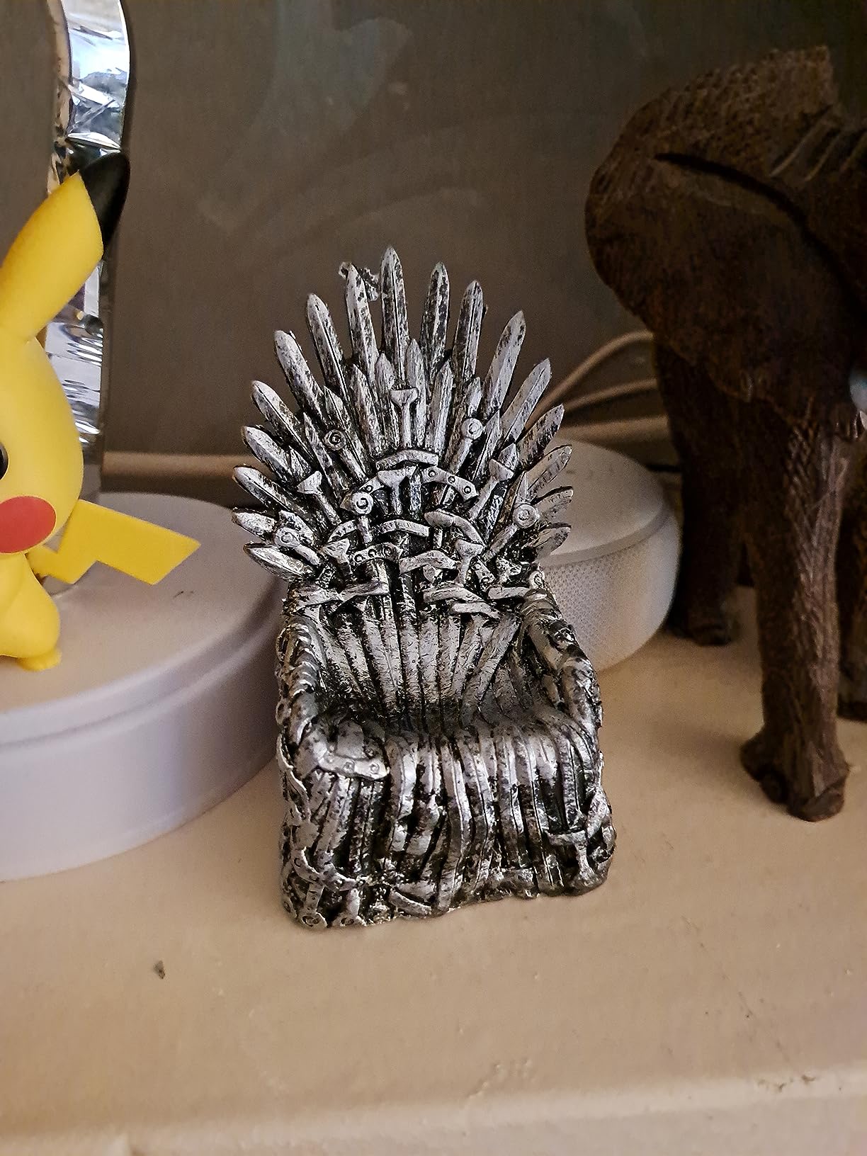 Marco Paul Nieuwigheid Game of Thrones Geïnspireerd Troon Ei Cup Keuken Ei Houder Ijzeren Stoel Replica Miniatuur Gift Ijzeren Troon GOT Fan Present Servies Home Decor
