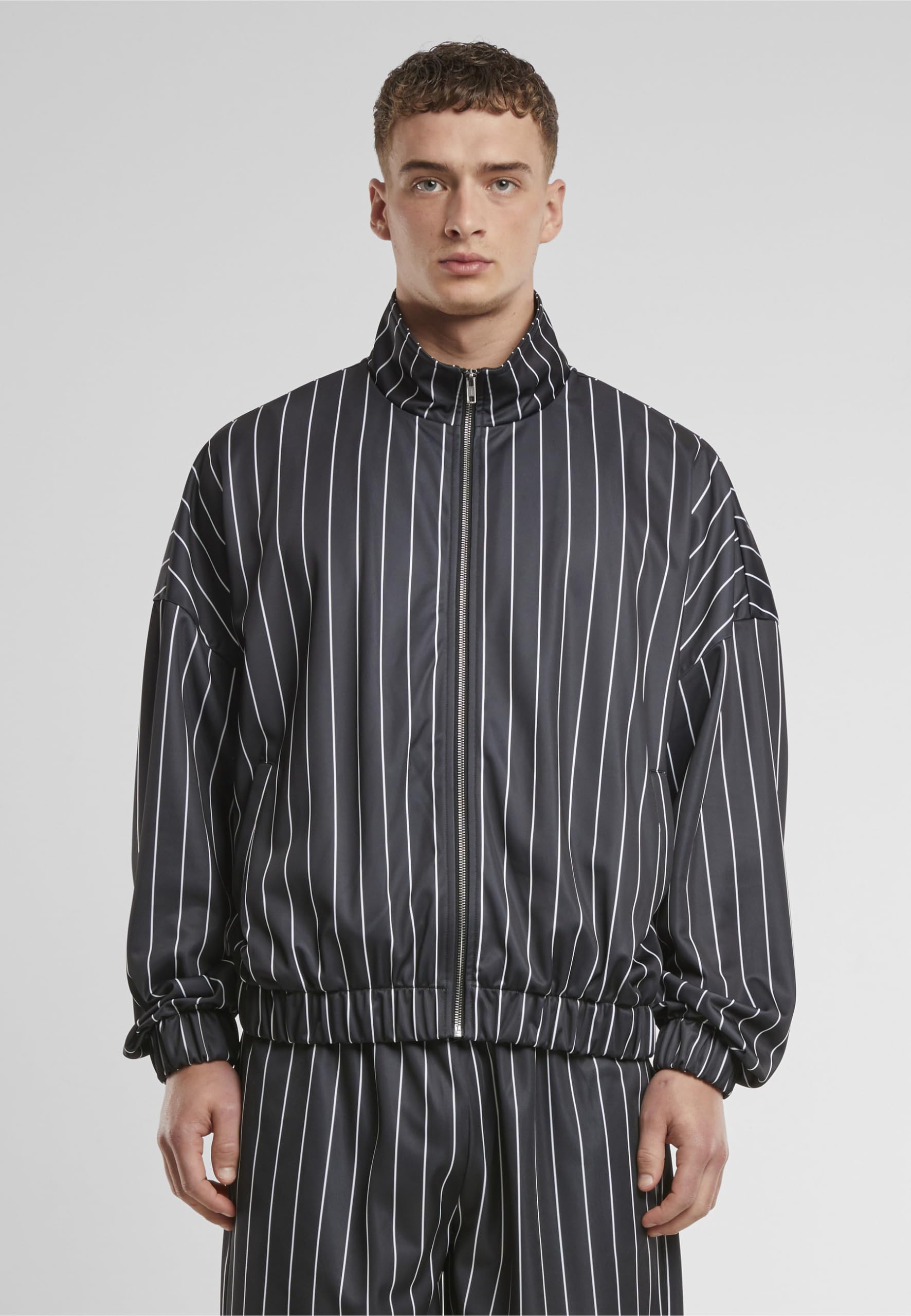 Urban Classics Męska kurtka sportowa Pinstripe Trackjacket, męska kurtka treningowa z zamkiem błyskawicznym, rozmiary S-5XL, czarny/biały, M