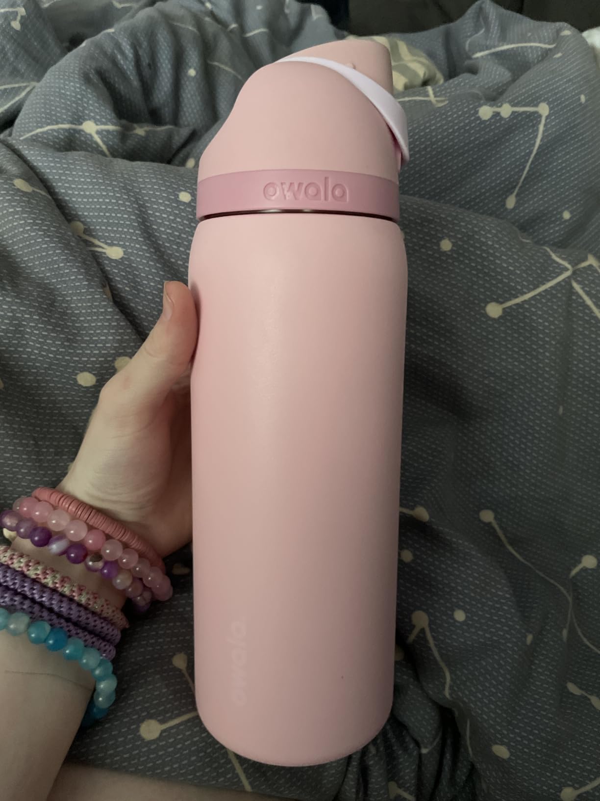 owala-freesip-32-oz-triple-layer-insulated-water-bottle-rosy-dreams image 4