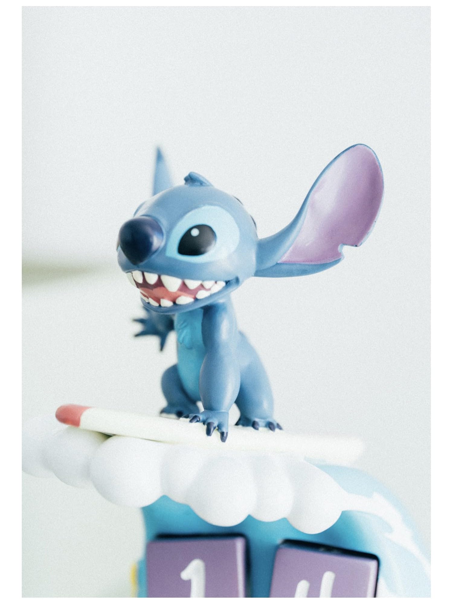Grupo Erik Calendario Perpetuo Stitch 3D - Calendario da Tavolo Perpetuo per Bambini | Decorazione da Scrivania per Fans: Lilo e Stitch Gadget 12 x 12 x 23 cm