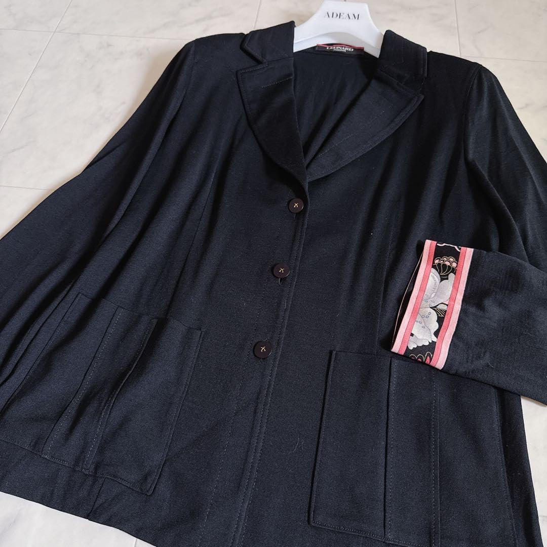 レオナール✨薄手ジャケット 羽織り　花柄トリム 大きいサイズ42 黒 レオナール薄手ジャケット 羽織り 花柄トリム 大きいサイズ42 黒