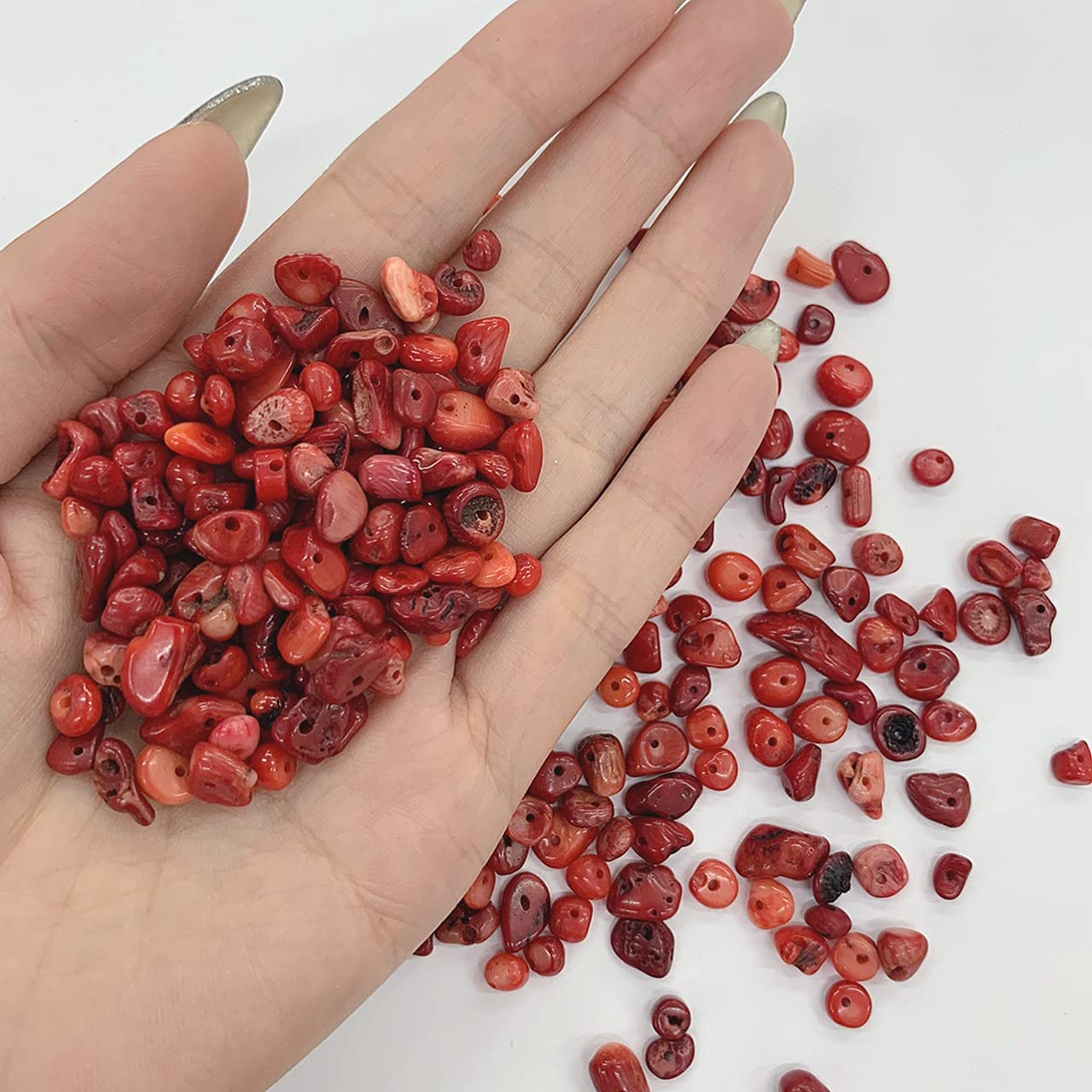 Amazon.co.jp: 山珊瑚 さざれ石 20g 穴あき 天然石 パワーストーン
