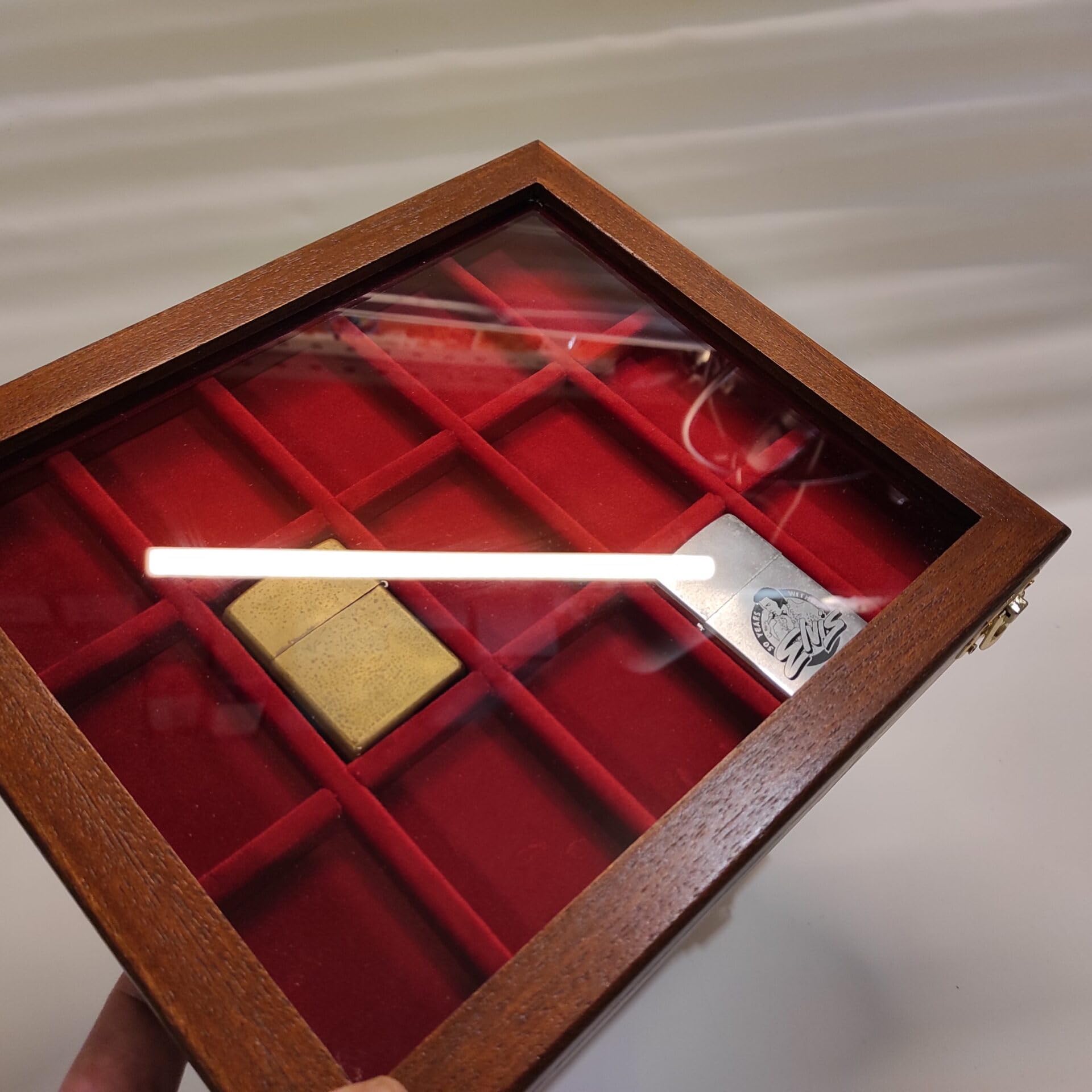 Vetrina espositore per accendini Zippo e St Dupont 15 scomparti in legno massello con vetro, velluto rosso, cofanetto da collezione artigianale Coins&More