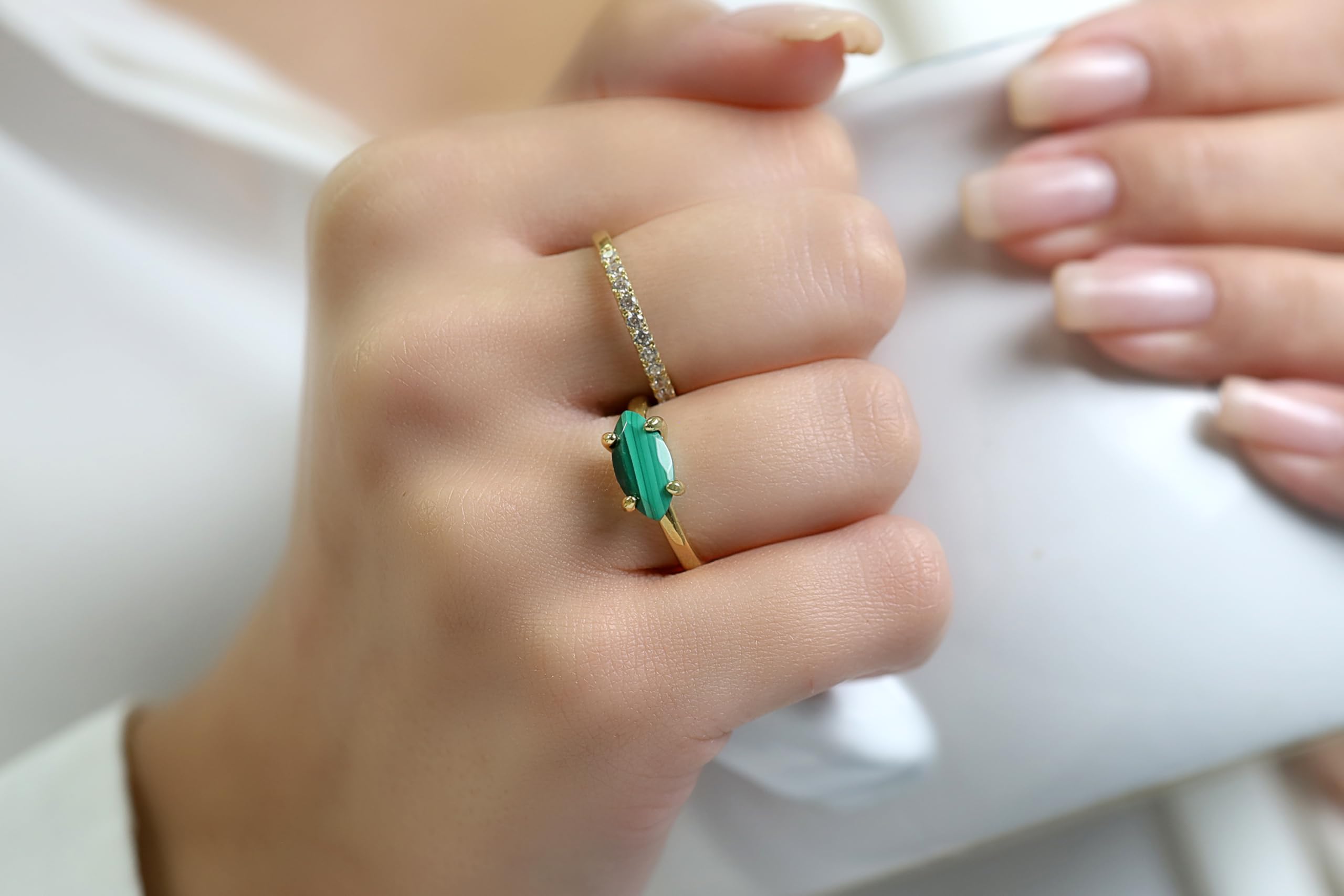 Anillo de Malaquita Marquesa Horizontal - Anillos de Cristal Hechos a Mano para Mujer - Anillo de Piedra Verde Personalizable - Anillo de Joyería Artesanal Anillo de Compromiso - con Caja de Fantasía