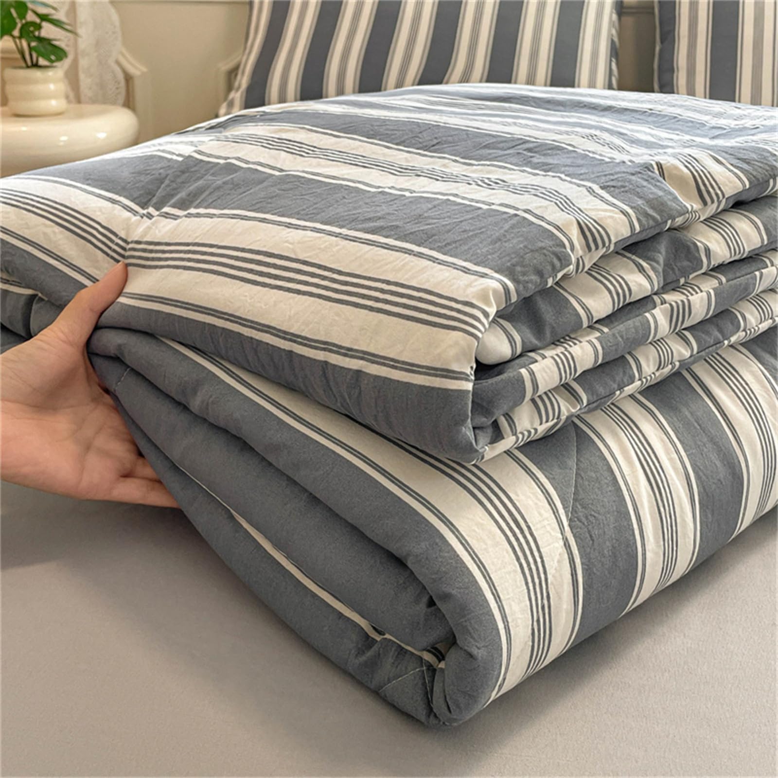 Odot Coverless Duvet 4.5 Tog for Single Double King Size, Summer Duvet No Cover Cosy and Lightweight Quilt Breathable Bedspreads Quilted Throw for Beds (Gray stripes,150 * 200cm)