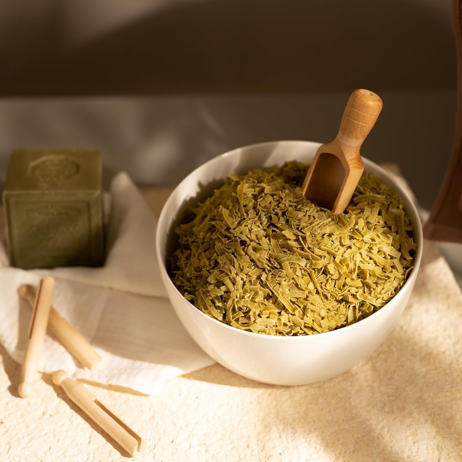 Rampal Latour - Puro sapone in scaglie per il bucato - 1,5Kg (Senza profumi - Olio d'oliva)