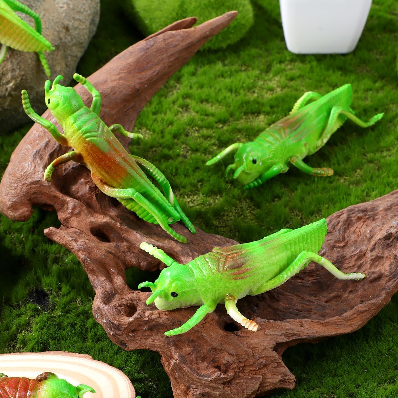 Toyvian 10 Pcs Green Grasshopper Toy Simulation Prank Toy for Kids Halloween Party Favors