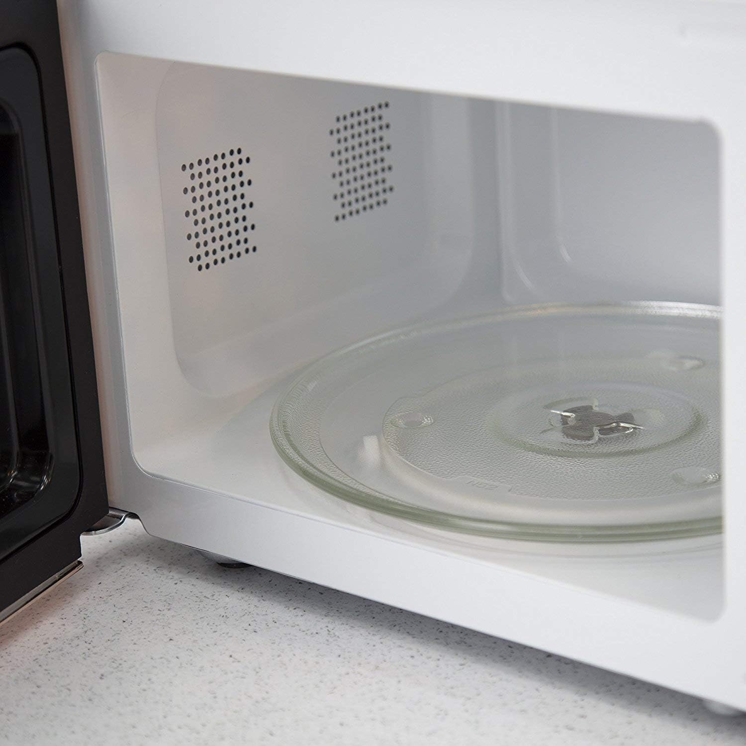 Microwave interior with glass turntable