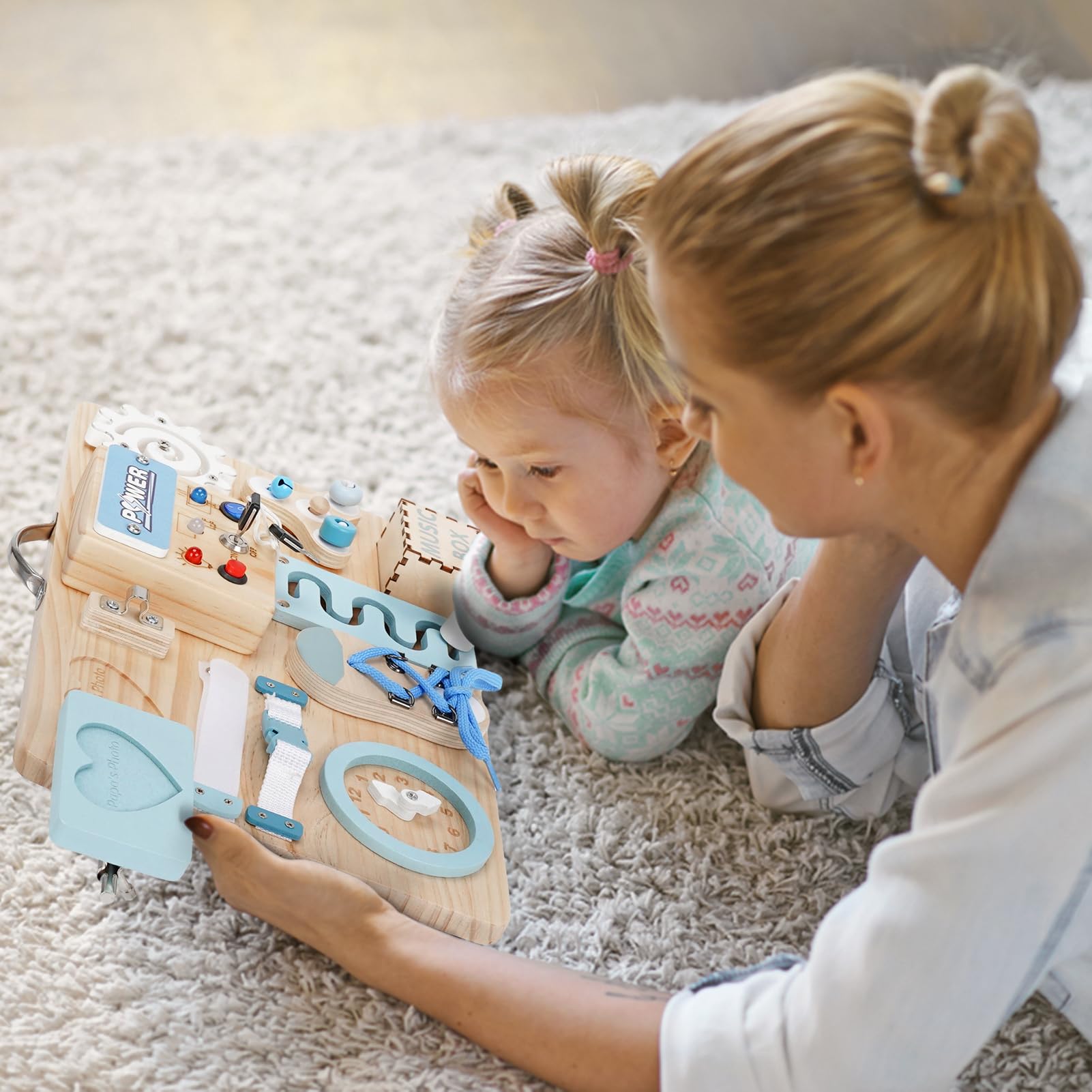 Joyreal Pannello Sensoriale Bambini Montessori - LED Busy Board Giochi Montessori Tavola Sensoriale Legno con Carillon Specchio Neonati Giochi Educativi Regalo