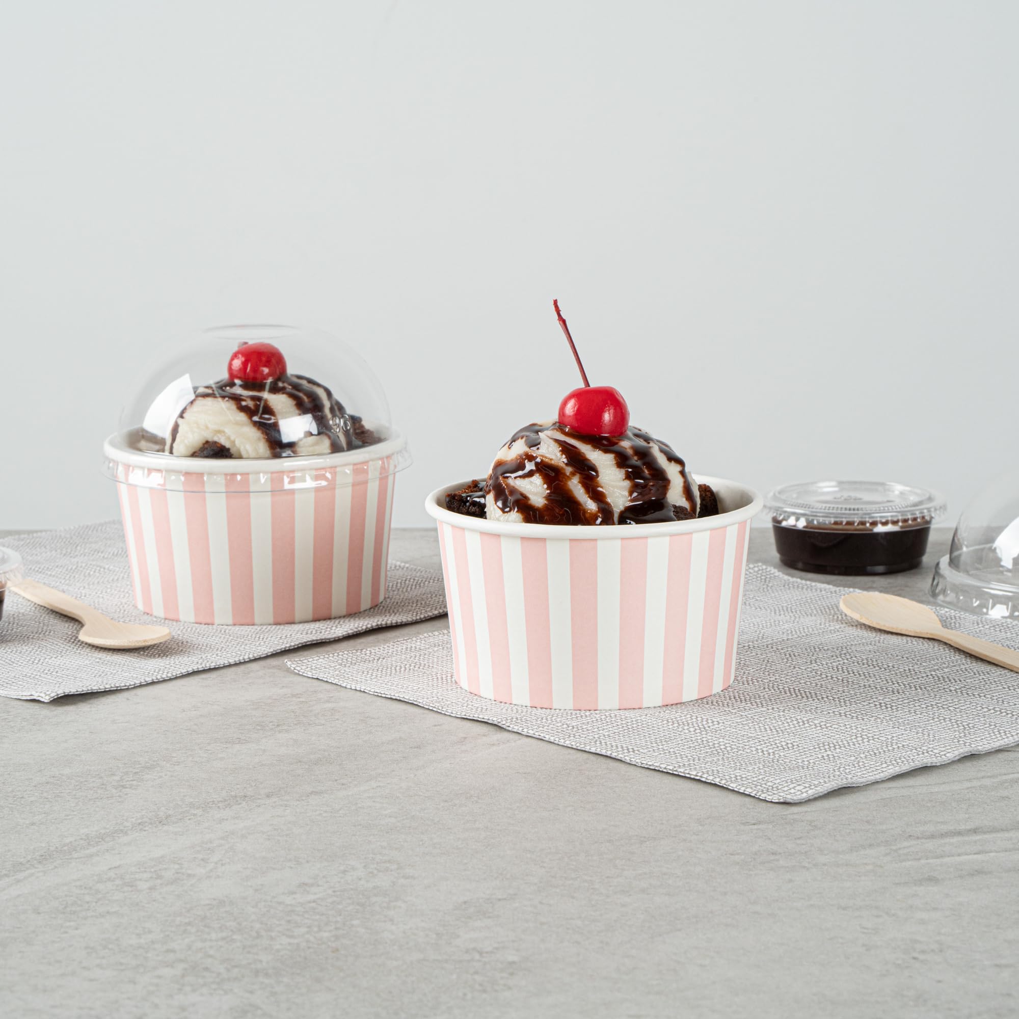 Restaurantware Coppetta - Vasos de postre de 8 onzas, 50 vasos desechables para helado, tapas se venden por separado, cuencos de papel FroYo resistentes, color rosa y blanco, para alimentos fríos y