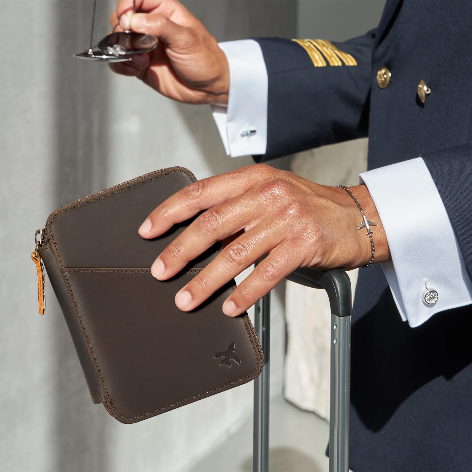 Polare Reisepasshülle aus Leder, RFID-blockierend, dreifach faltbar, Dokumenten-Organizer für Luftfahrt-Profis, Dunkelbraun (YKK-Reißverschluss-Version), Pilotengeldbörse aus Leder