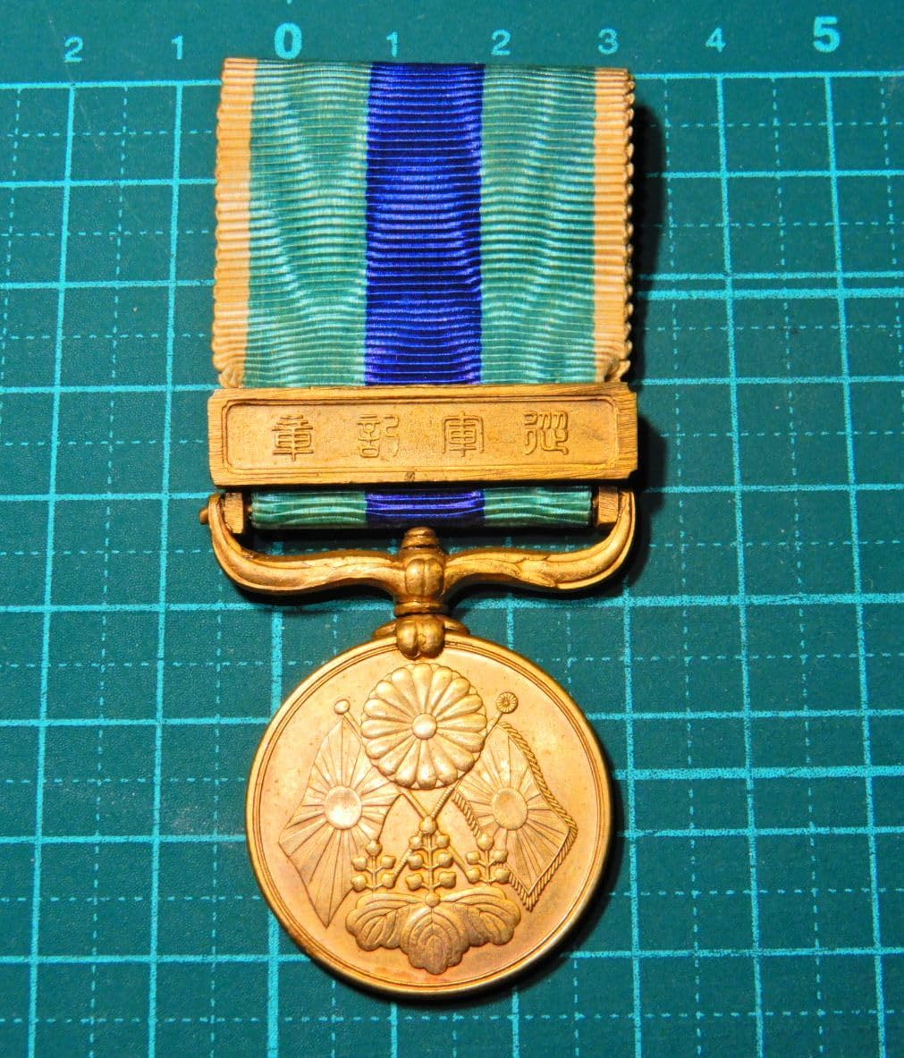 仙37【希少】魚雷発射優等徽章 箱有 旧日本軍 勲章 記章 アンティーク 
