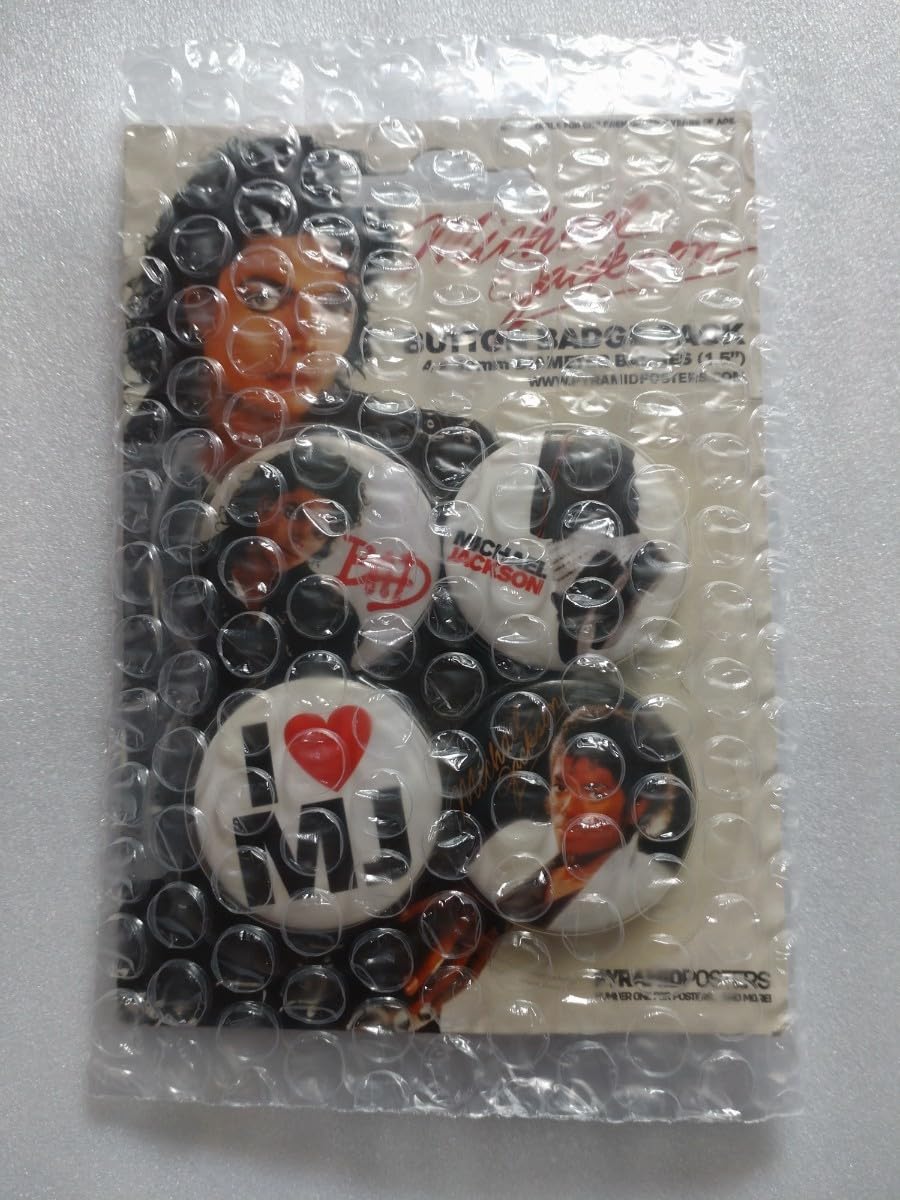 Michael Jackson バッジセット 4個入り　4種類　まとめ売り Amazon.co.jp: マイケルジャクソン バッジ 4個セット : おもちゃ