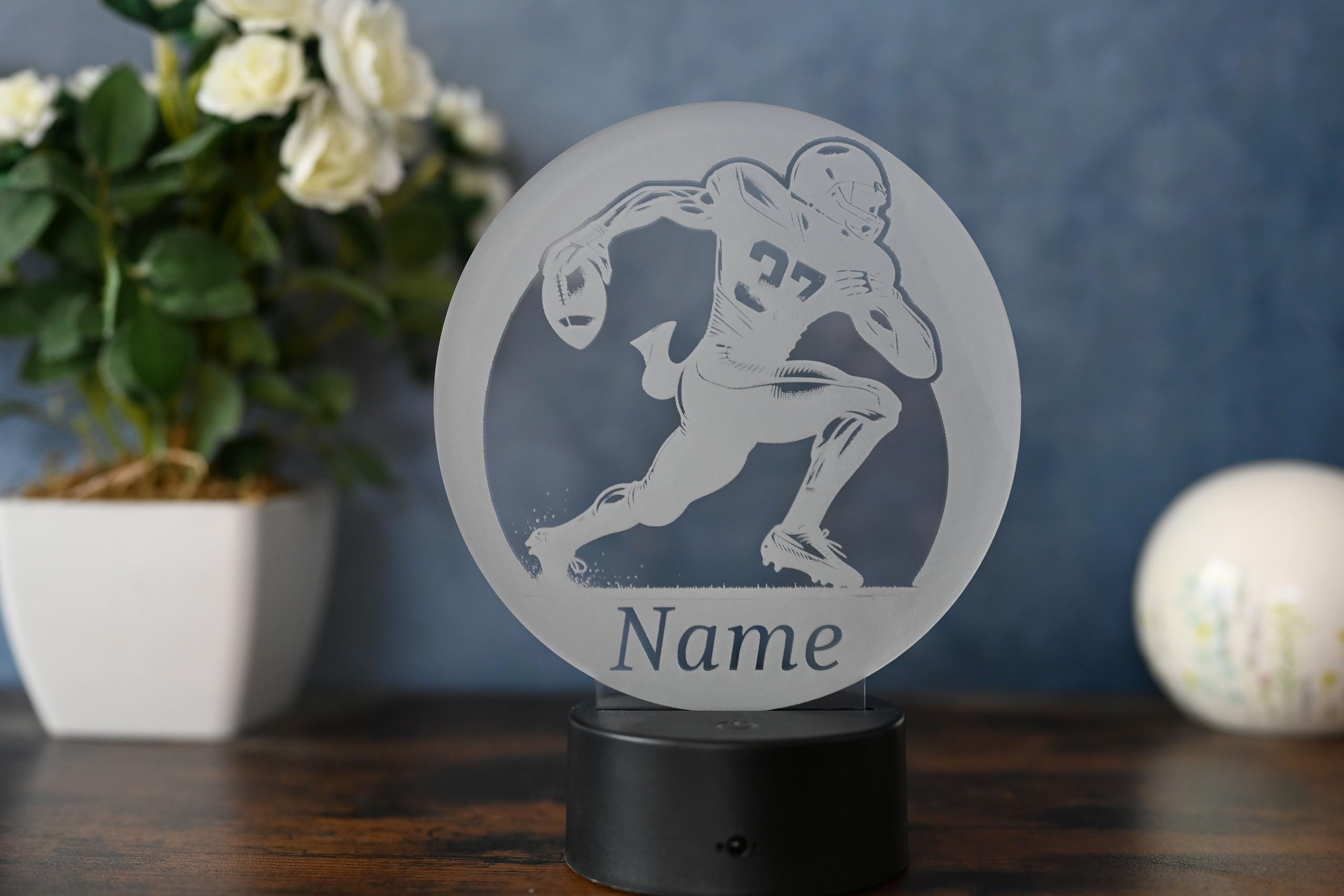 Personalisierte LED Football Lampe – Geschenkidee für American Football Spieler & NFL Fans – LED Nachtlicht mit Namen – Football Deko für Zuhause