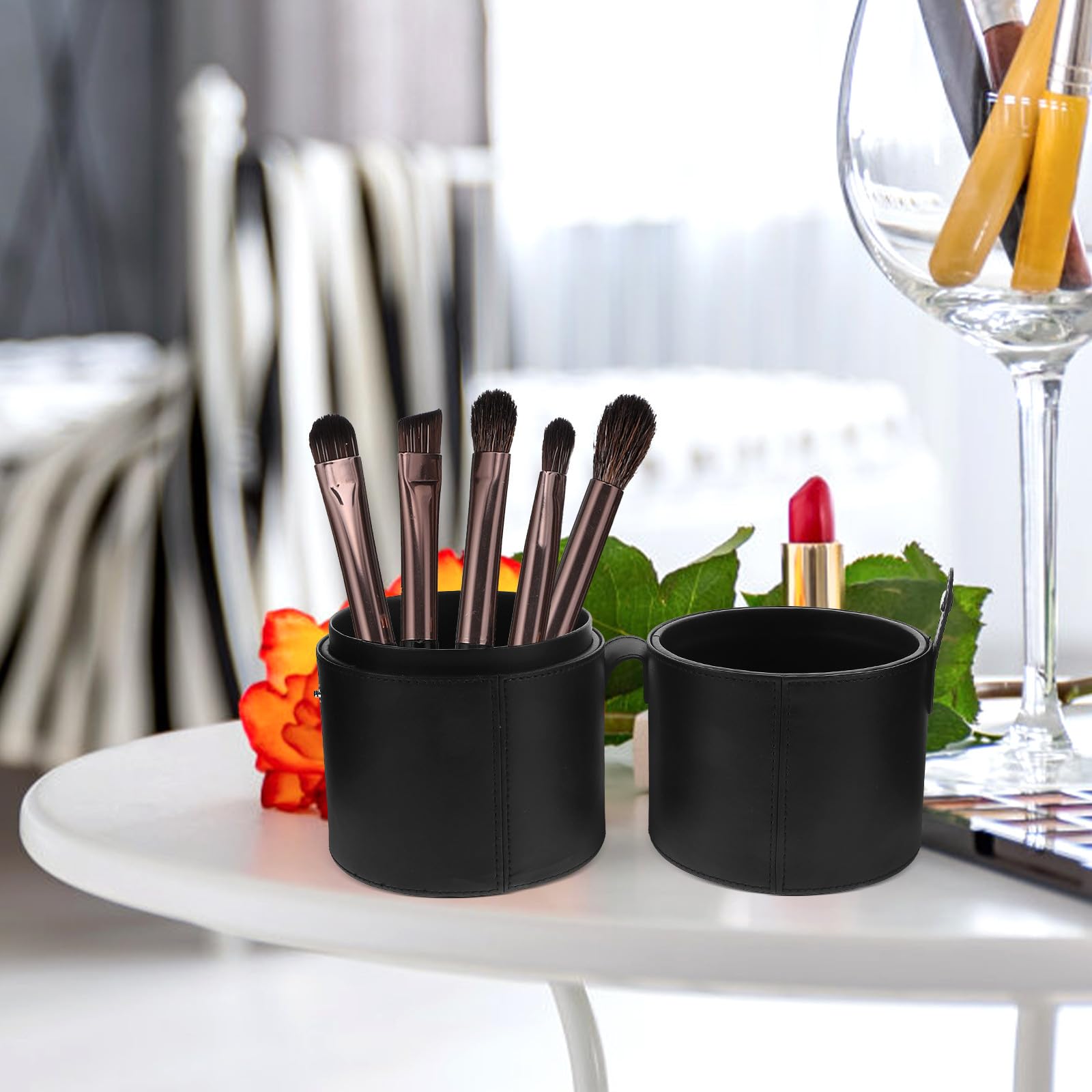 Estuche de Viaje para Guardar Brochas de Forma Limpia y Portátil Negro para Brochas de Maquillaje Material PU Resistente con Diseño de Hebilla y Tapa