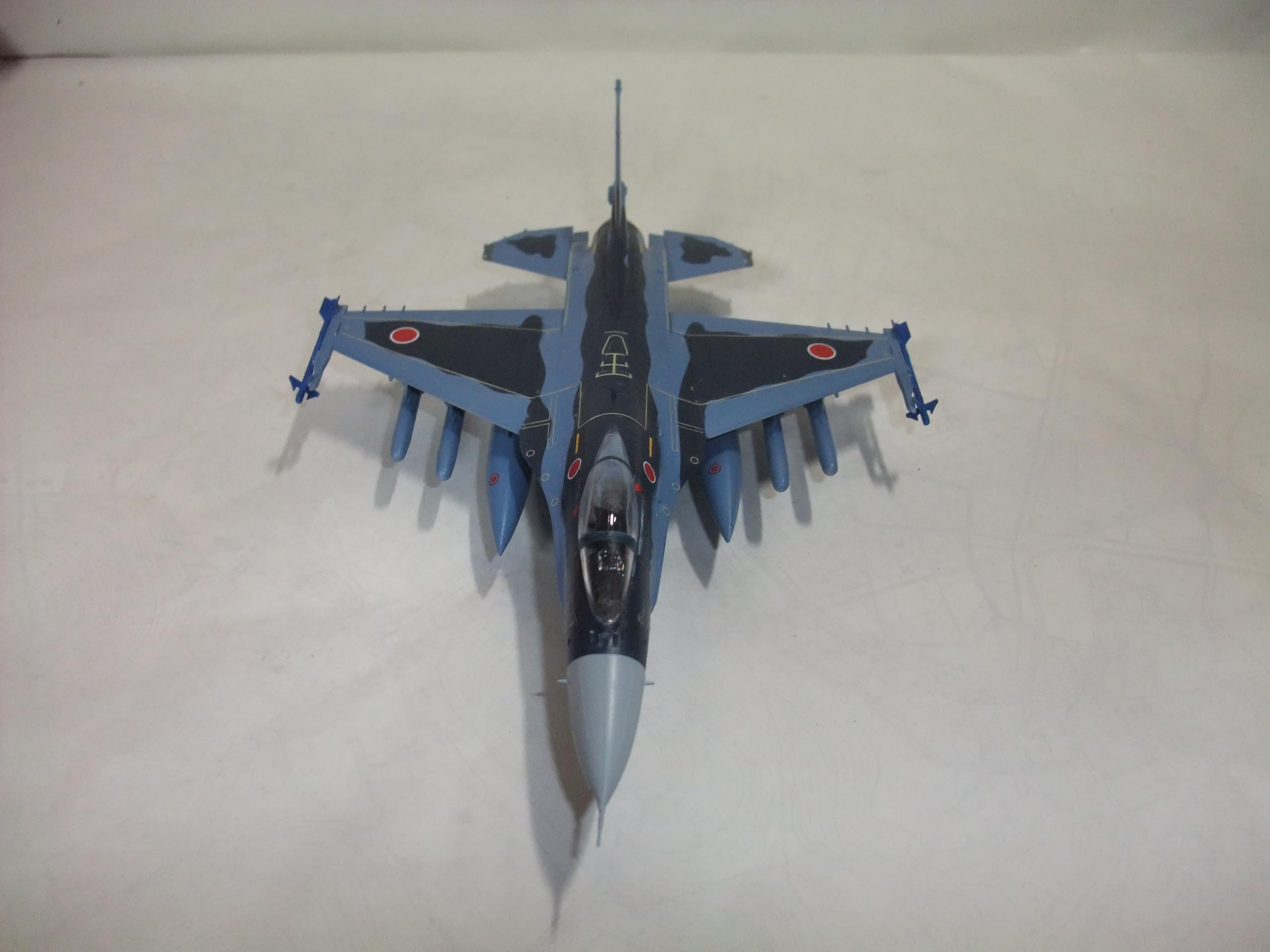 Amazon | 完成品 航空自衛隊 F2支援戦闘機 72分の1サイズ