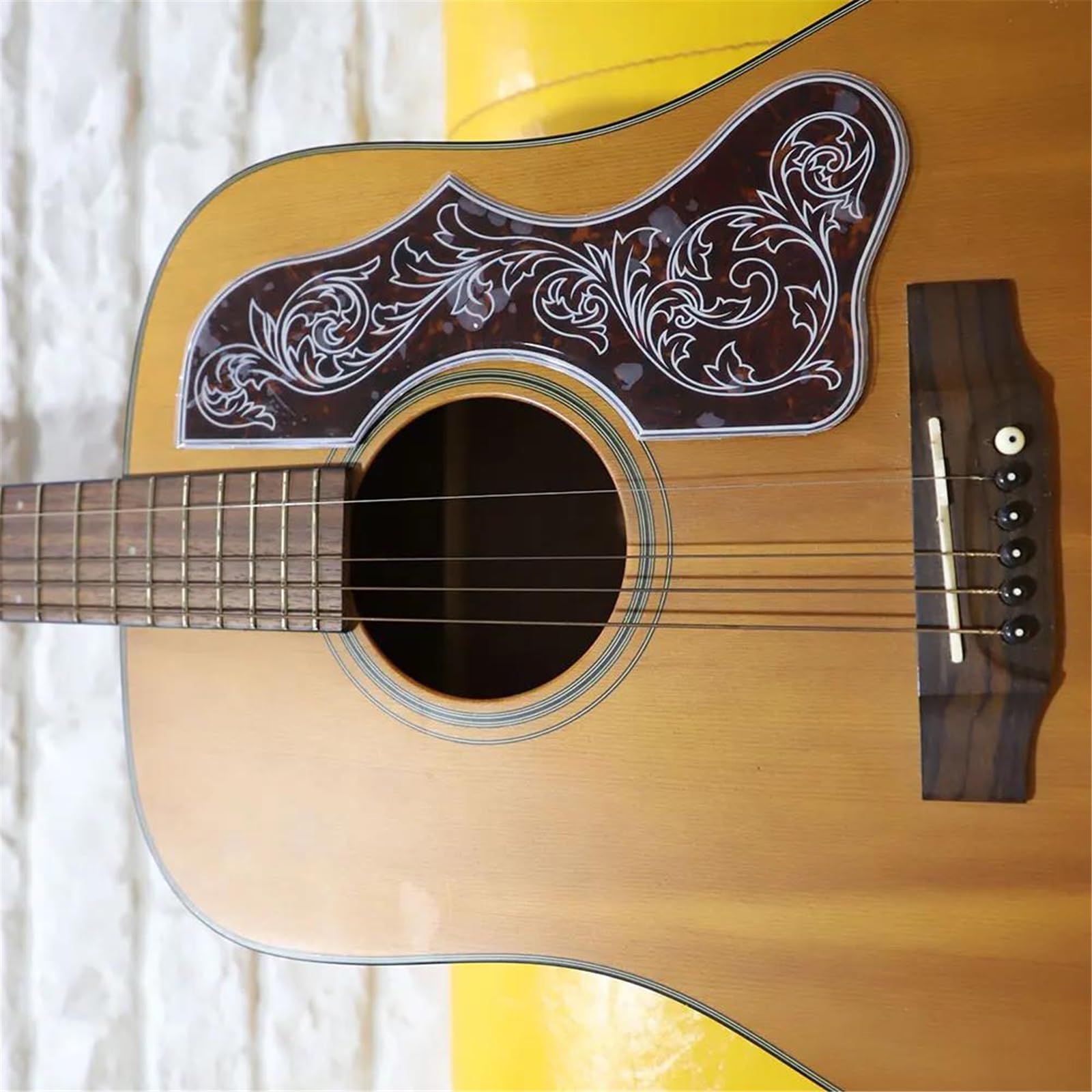 Uniwersalna osłona pickguardu do gitary akustyczne Pickguard do gitary akustycznej materiał celuloidowy instrument muzyczny(SJ200 MAMS4WH)