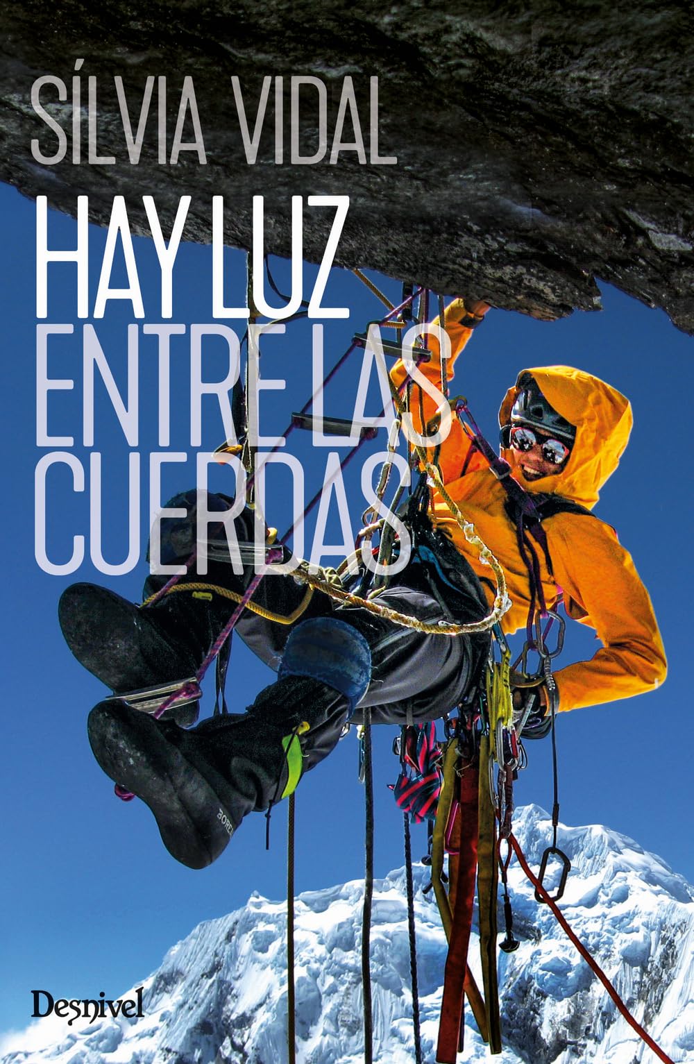 Hay luz entre las cuerdas (Literatura Desnivel)